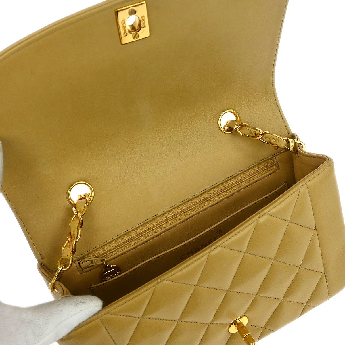 Chanel 1991-1994 Beige Lambskin Small Diana Shoulder Bag - Image 6