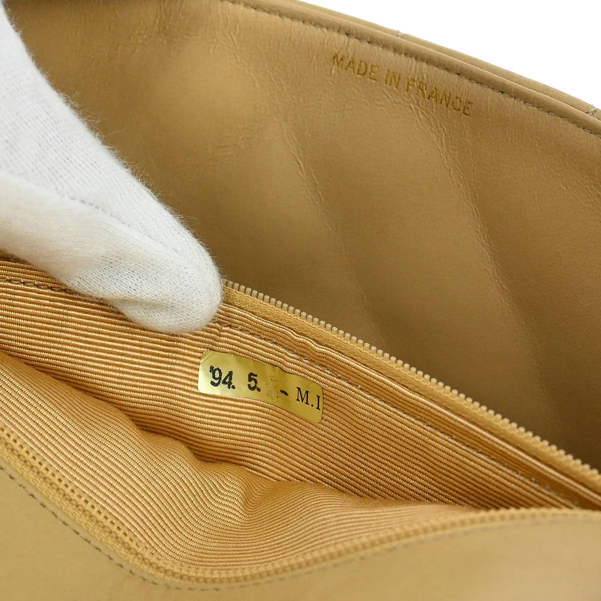 Chanel 1991-1994 Beige Lambskin Small Diana Shoulder Bag - Image 8