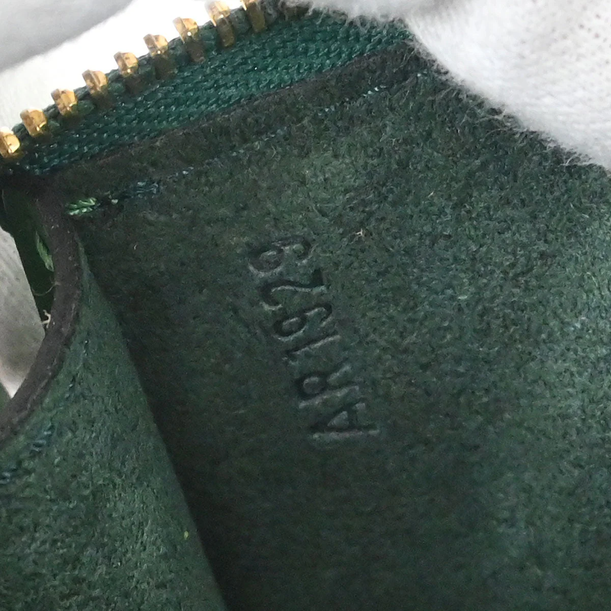 Louis Vuitton 1999 Green Epi Pochette Accessoires 21 Handbag M52954 - Image 6