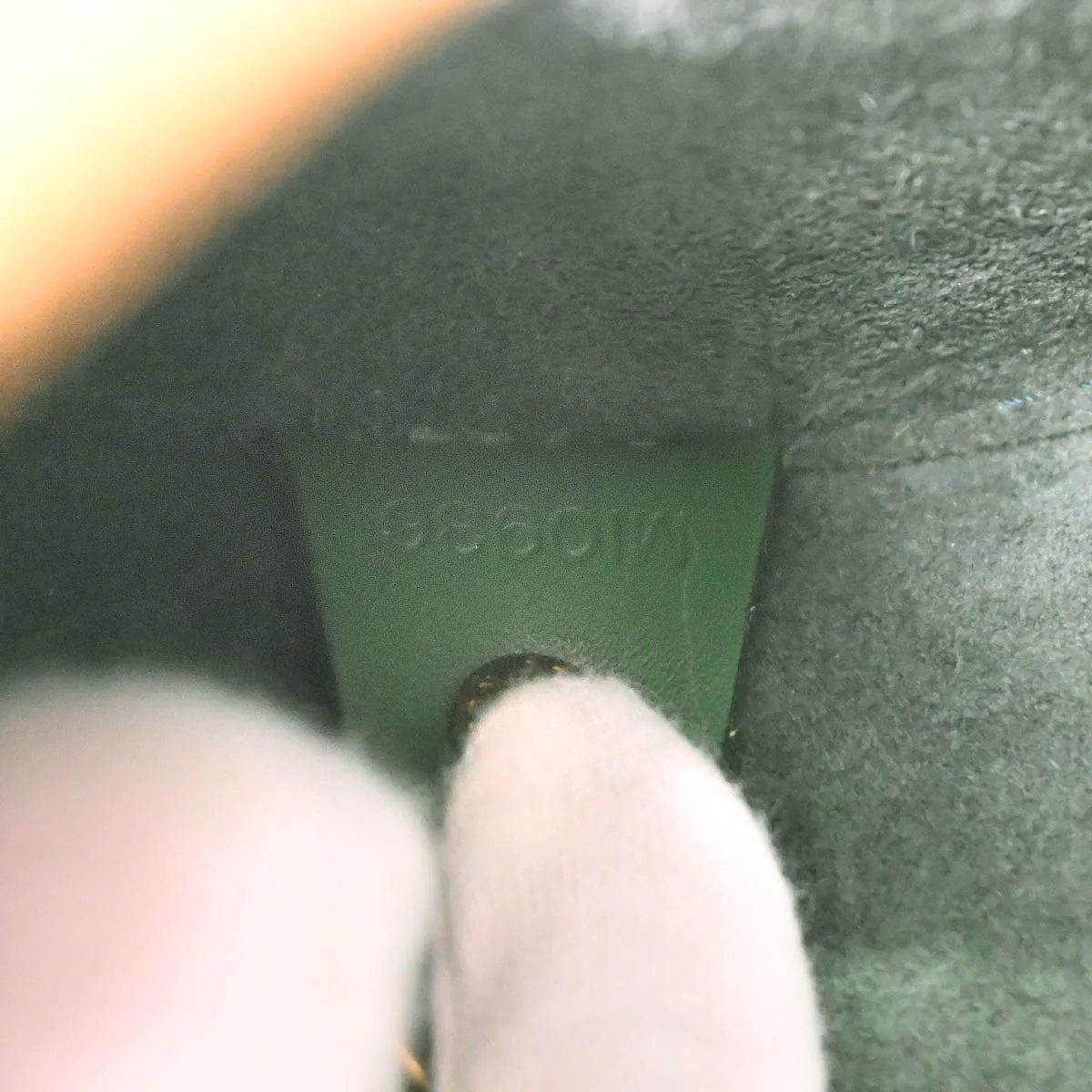 Louis Vuitton 1996 Green Epi Soufflot Handbag M52224 - Image 10