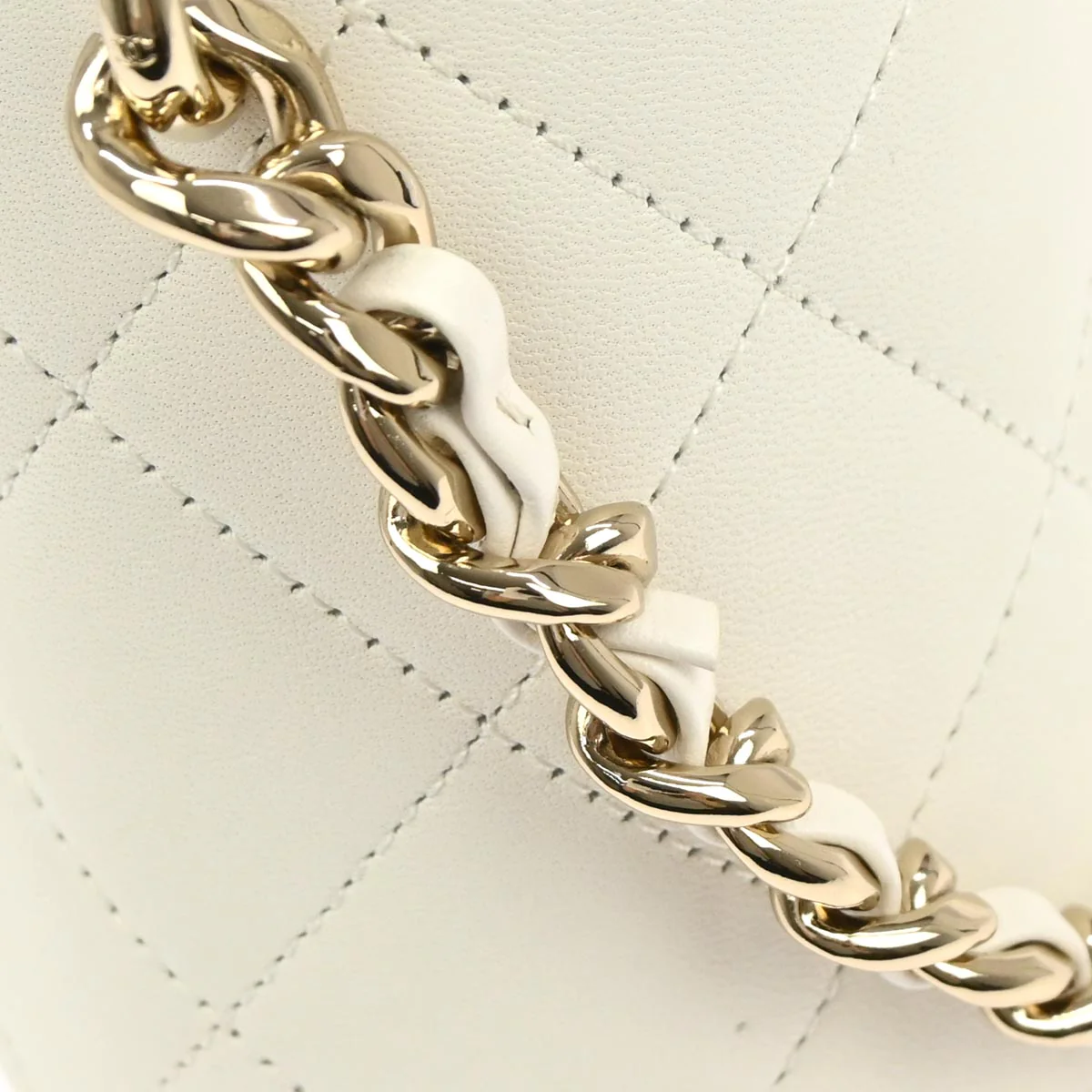 Chanel White Lambskin Vanity Shoulder Bag - Image 2