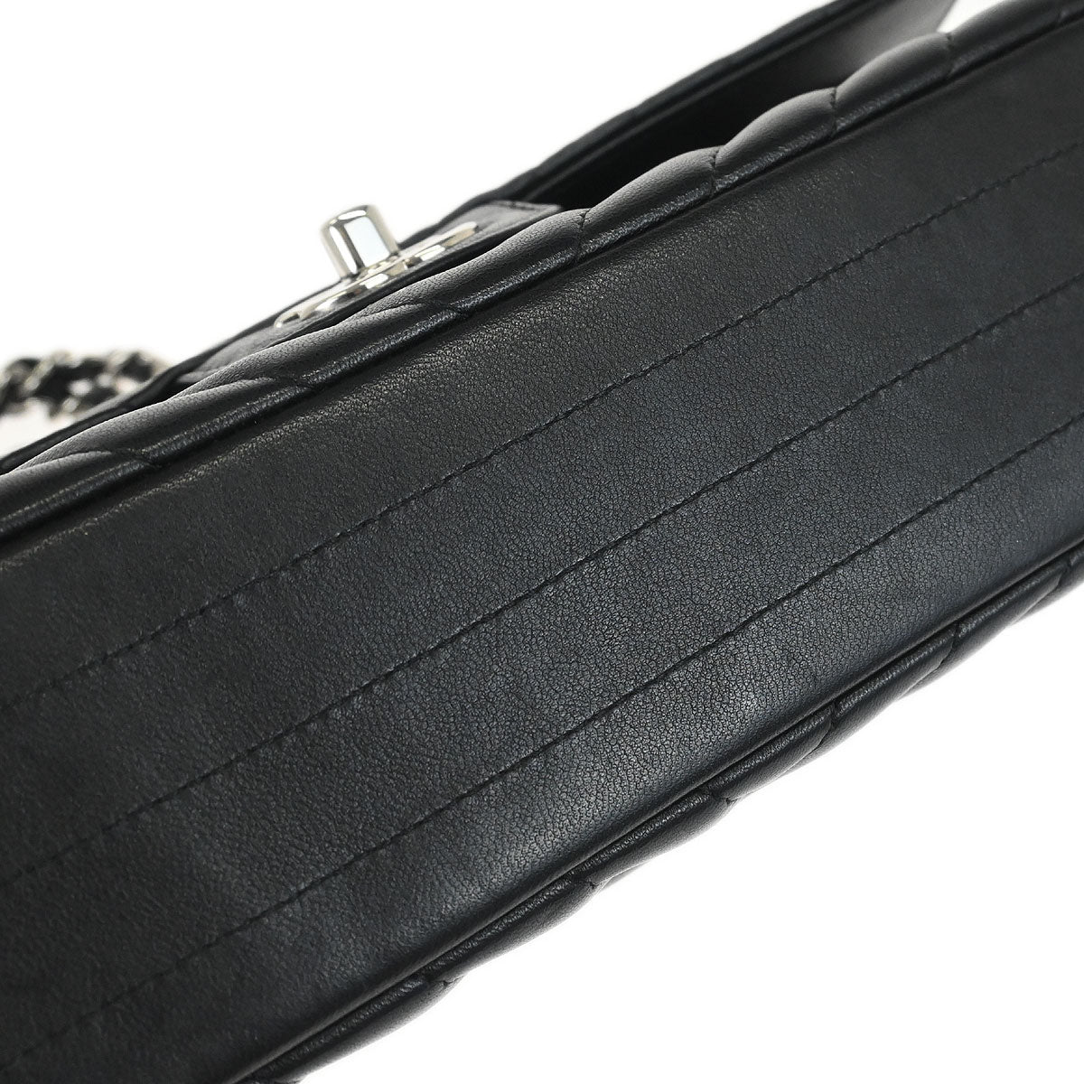 Chanel 2017 Black Lambskin Chevron Medium Classic Double Flap Shoulder Bag - Image 3