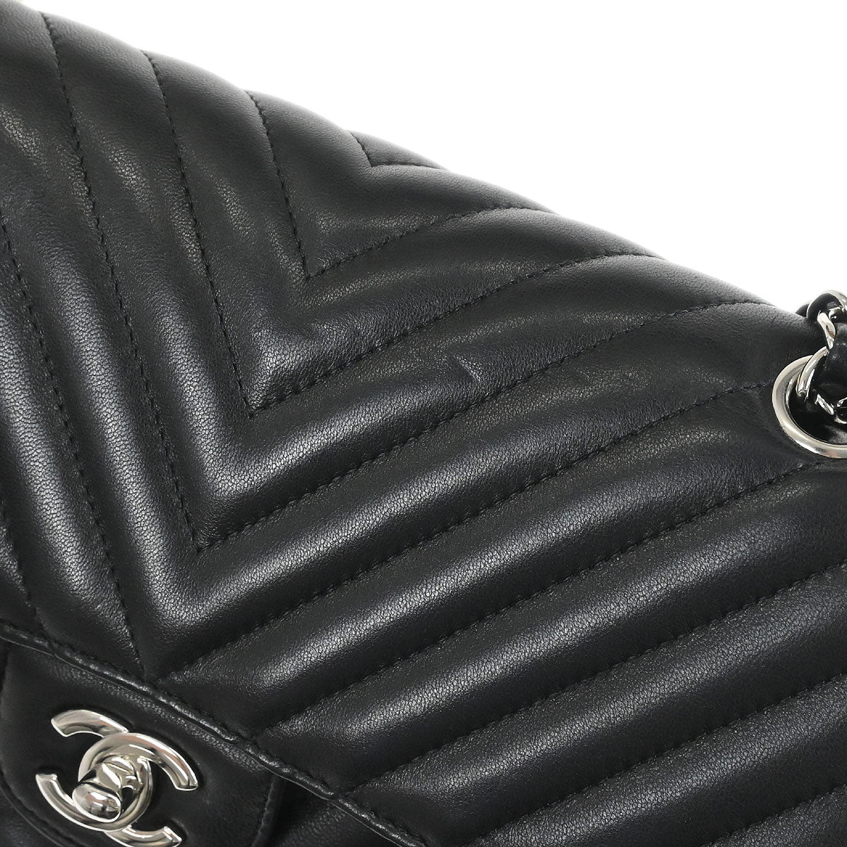 Chanel 2017 Black Lambskin Chevron Medium Classic Double Flap Shoulder Bag - Image 7