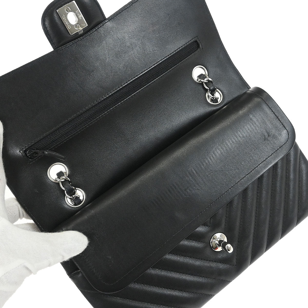 Chanel 2017 Black Lambskin Chevron Medium Classic Double Flap Shoulder Bag - Image 8