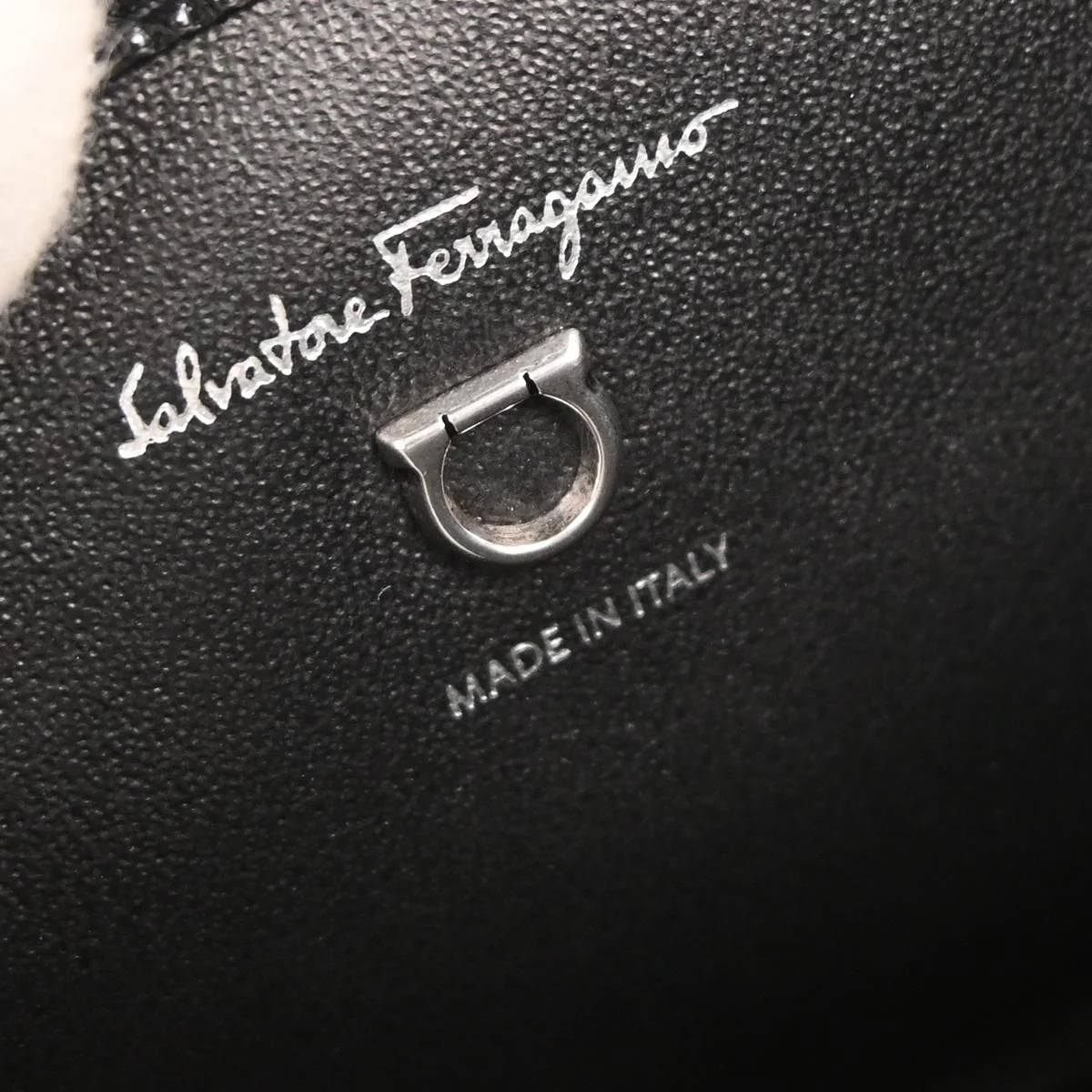 Salvatore Ferragamo Black Gancini Chain Beads Shoulder Bag - Image 8