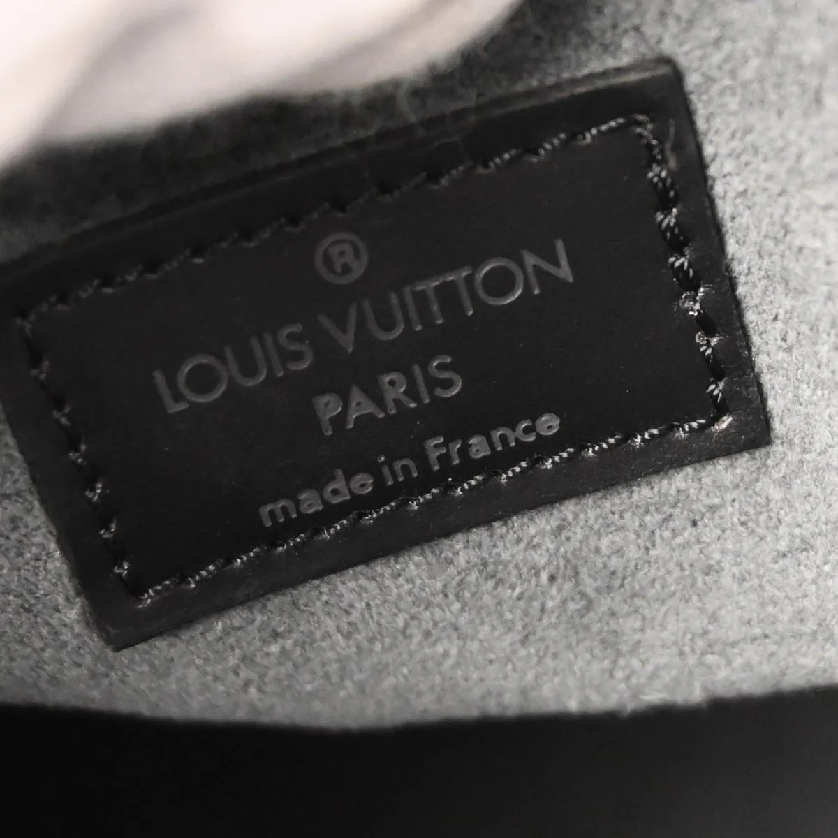 Louis Vuitton 1999 Black Epi Demi-lune Handbag M52682 - Image 9