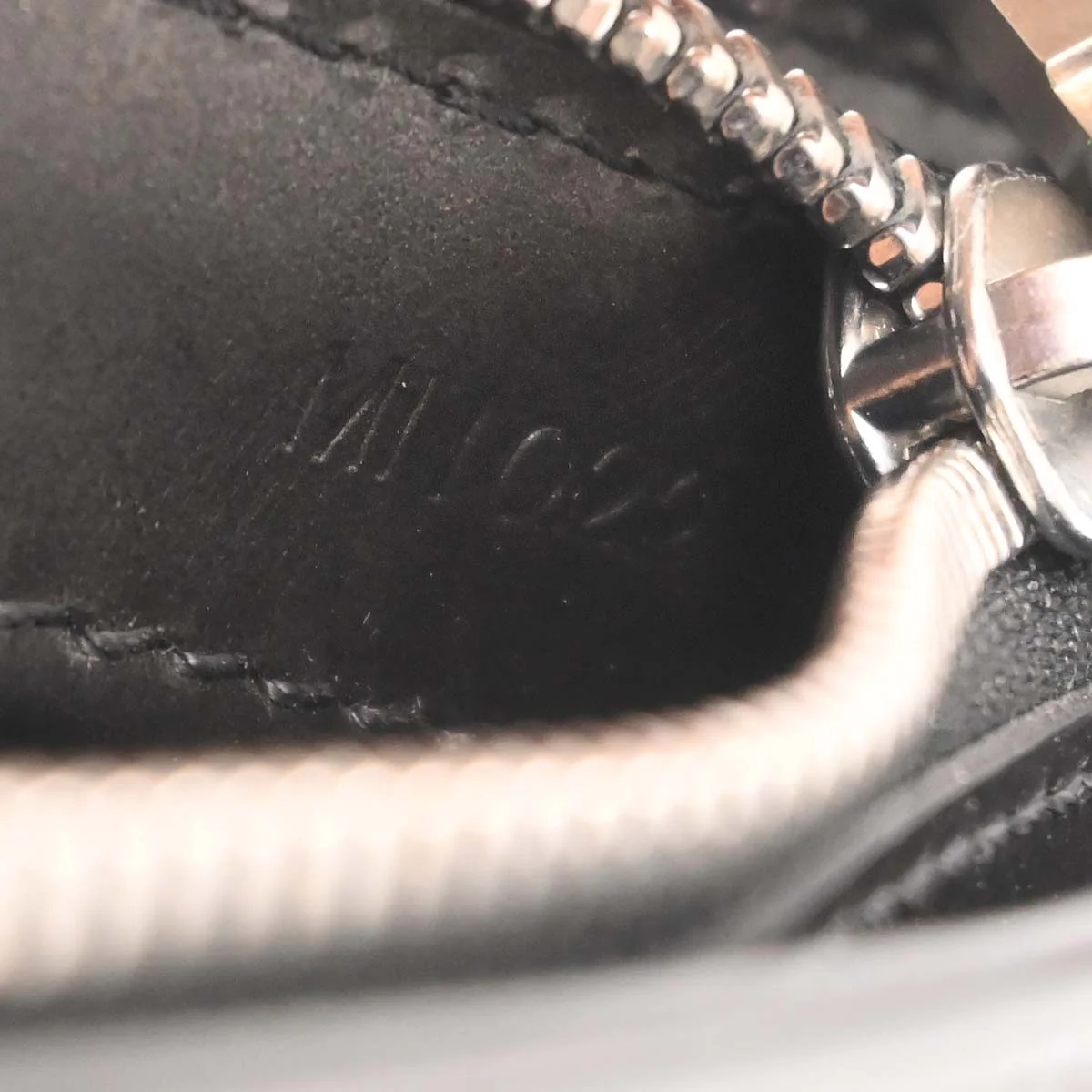 Louis Vuitton 2002 Black Monogram Mat Fowler Handbag M55142 - Image 10