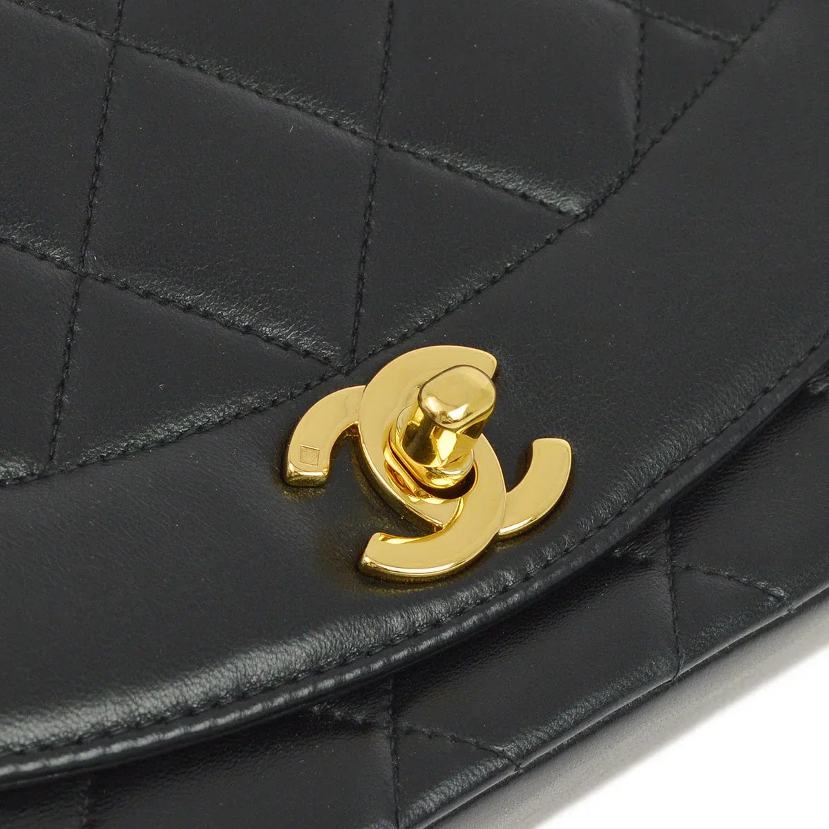 Chanel 1996-1997 Black Lambskin Small Diana Shoulder Bag - Image 3