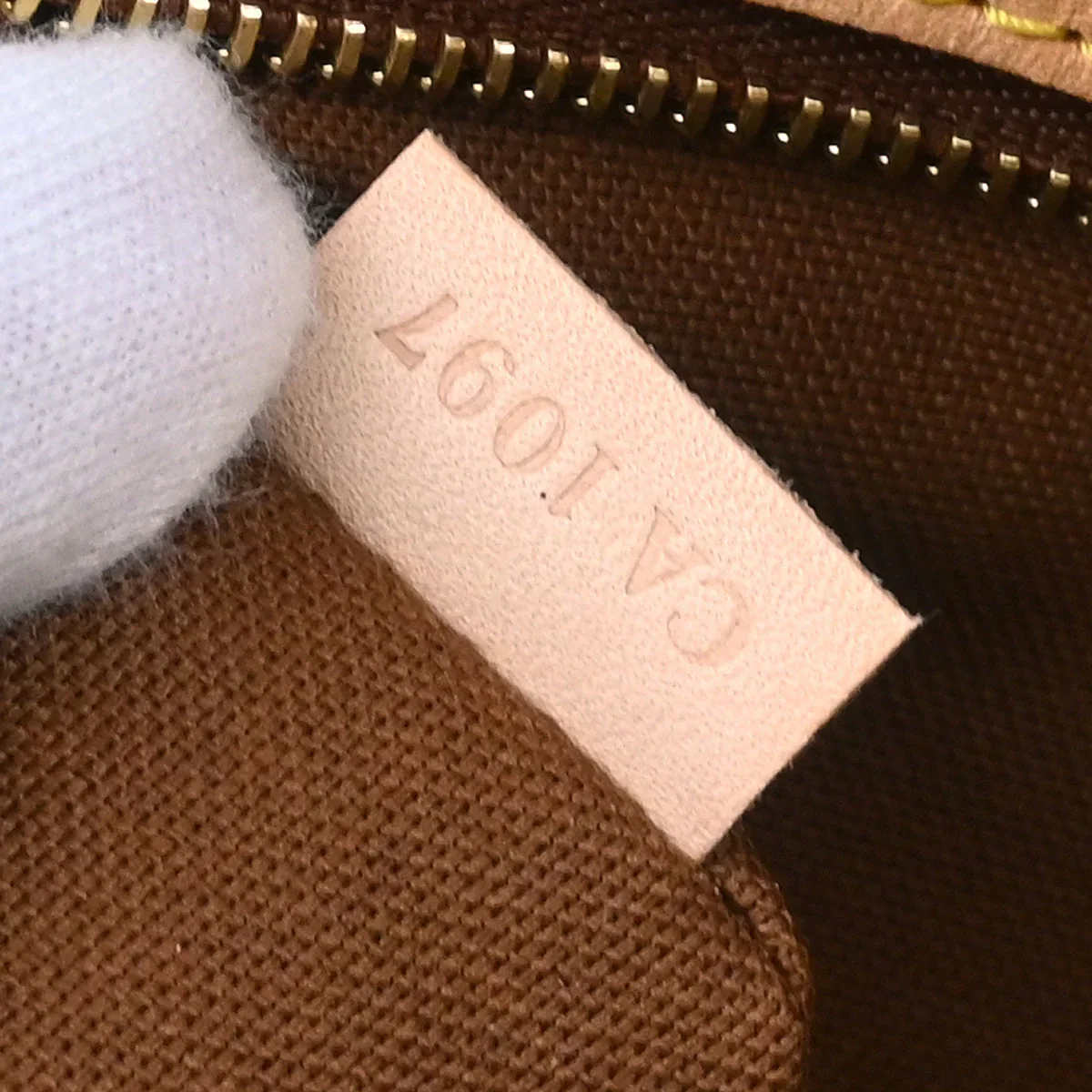 Louis Vuitton 2007 Monogram Batignolles Horizontal Tote Handbag M51154 - Image 9