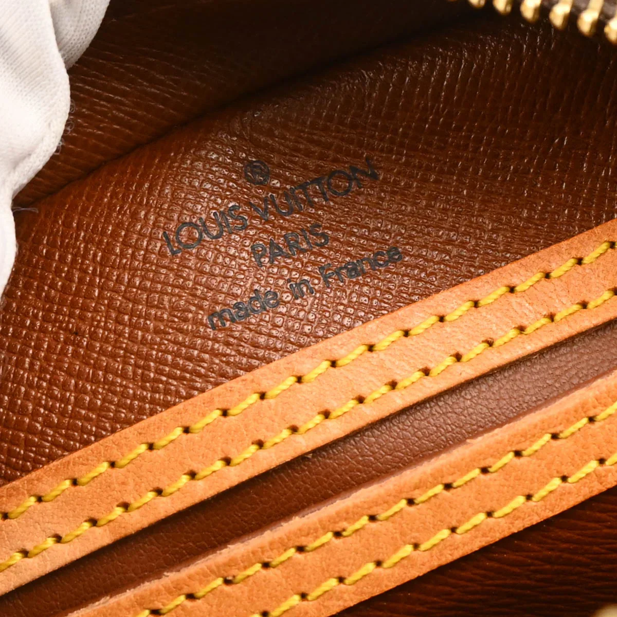 Louis Vuitton 2002 Monogram Blois Crossbody Bag M51221 - Image 9