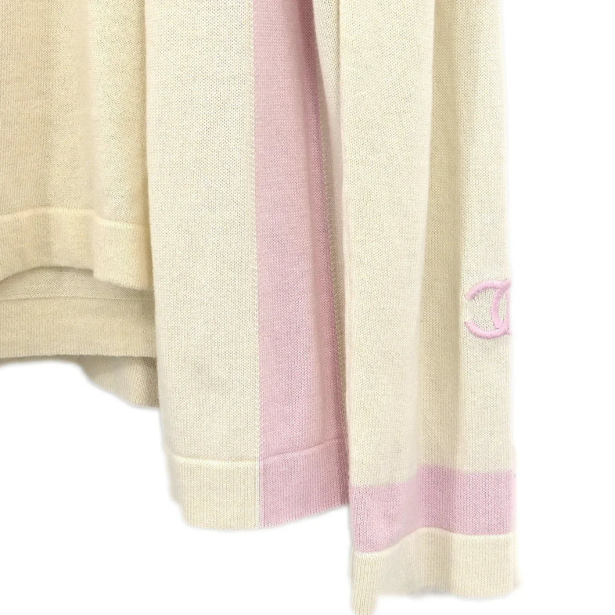 Chanel Ensemble Cardigan Sleeveless Top White - Image 4