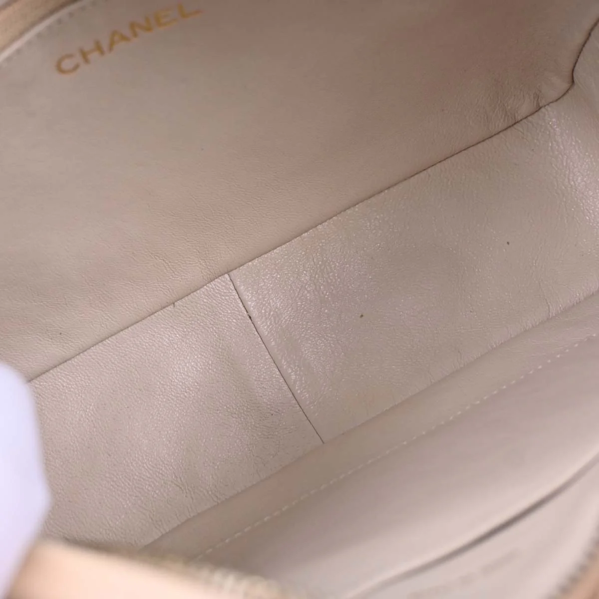 Chanel 1994-1996 Beige Lambskin Camera Bag Small - Image 7