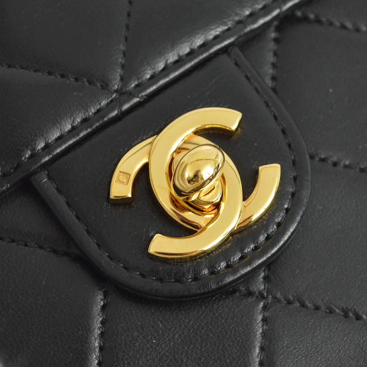 Chanel 2000-2001 Black Lambskin Turnlock Small Half Flap Shoulder Bag - Image 3