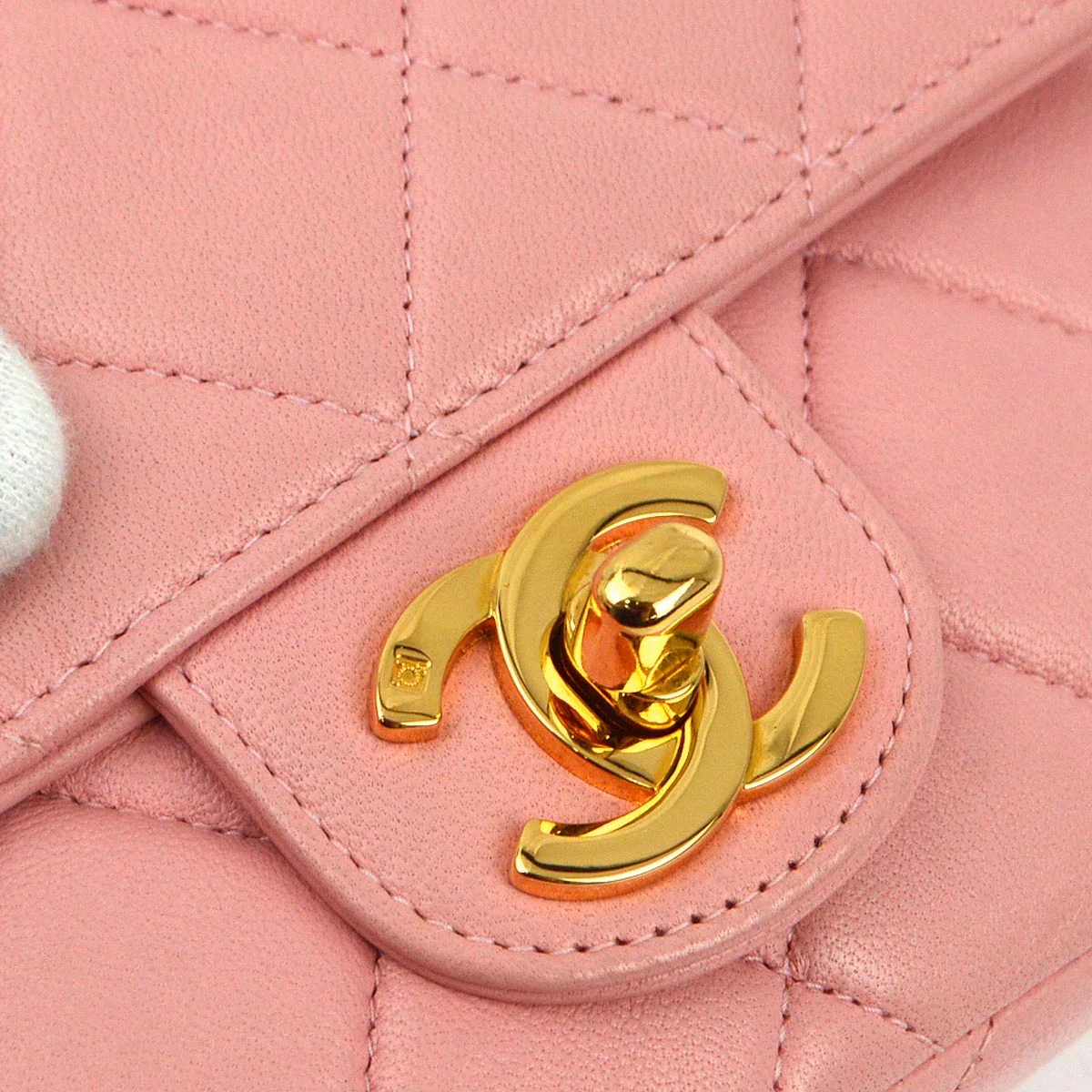 Chanel 1996-1997 Pink Lambskin Handbag - Image 3
