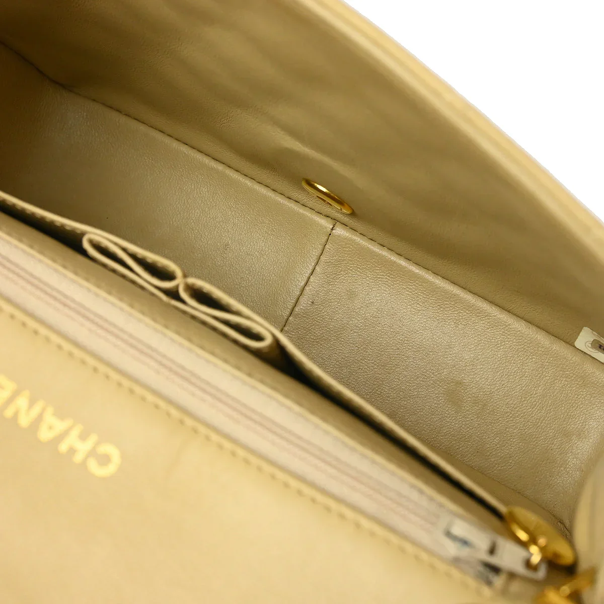Chanel 1989-1991 Beige Lambskin Turnlock Small Full Flap Shoulder Bag - Image 7