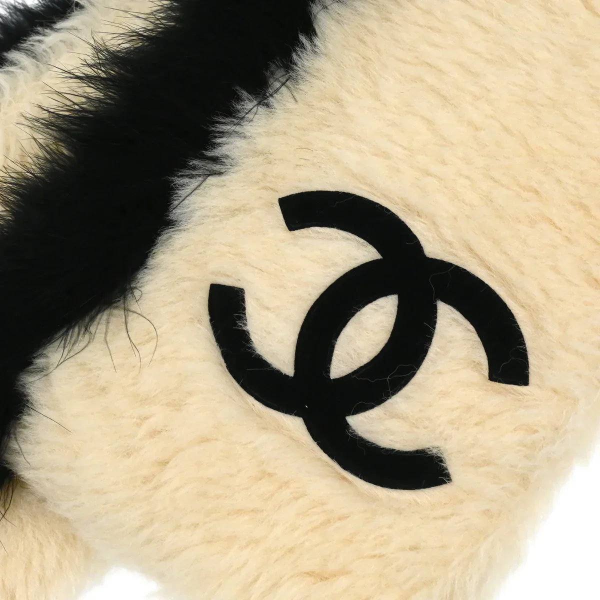Chanel 1994 Fur Scar - Image 3