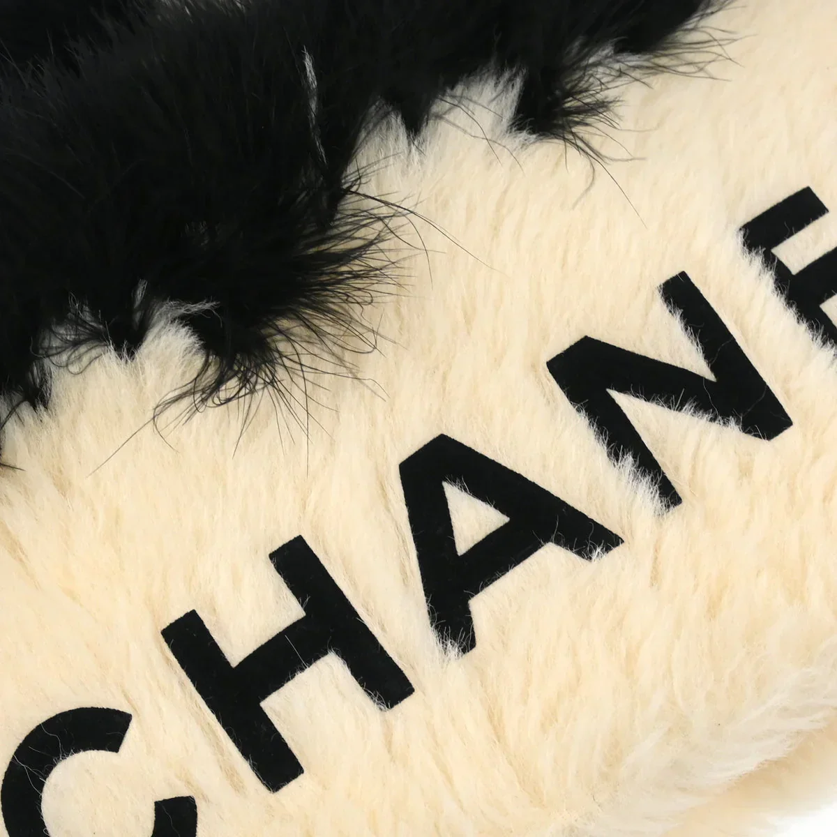 Chanel 1994 Fur Scar - Image 4