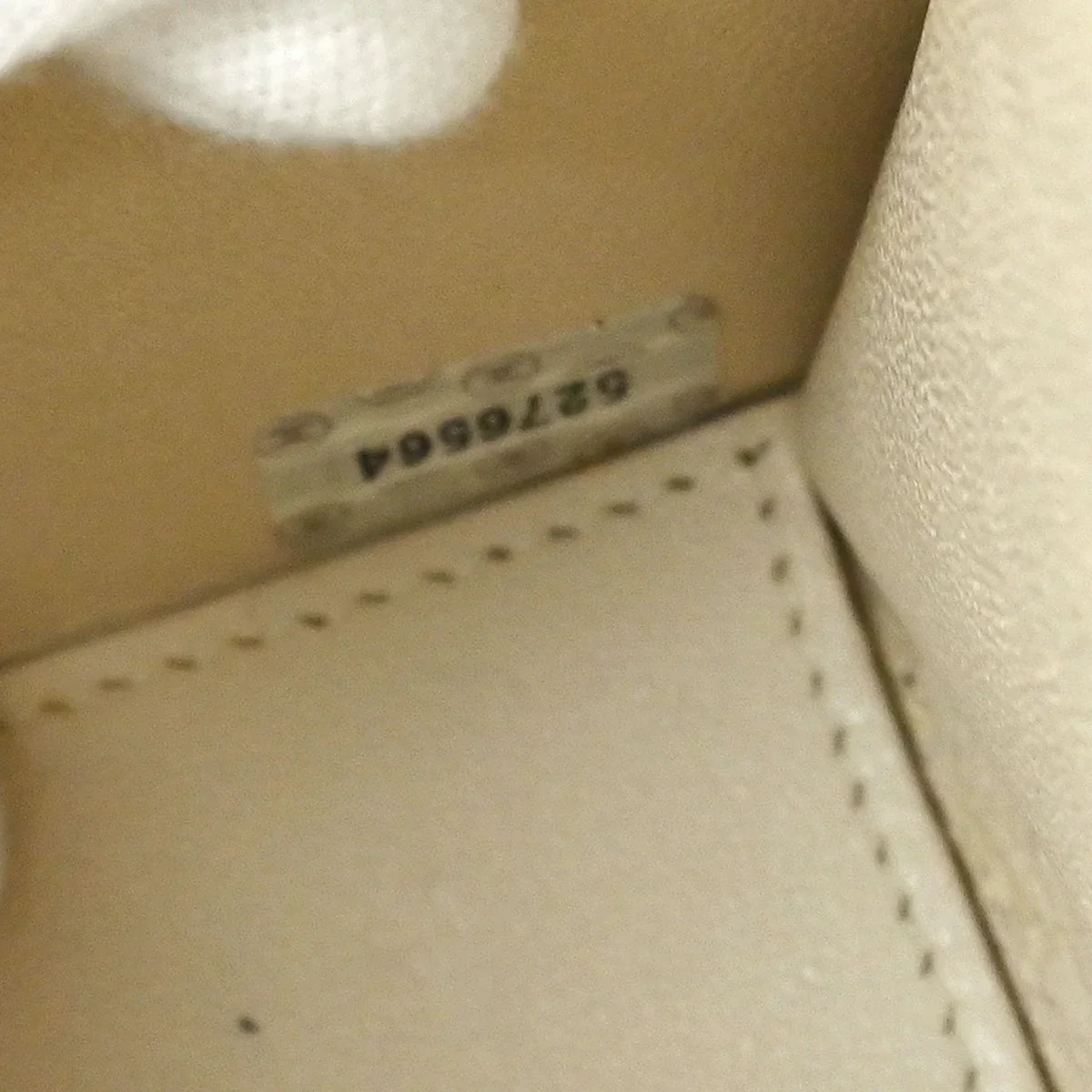 Chanel 1997-1999 Off-white Caviar Top Handle Handbag - Image 10