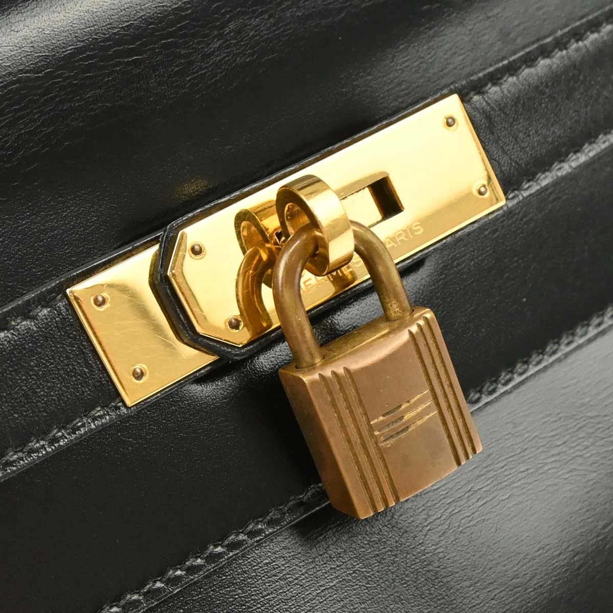 Hermes 1985 Black Box Calf Kelly 35 Retourne Handbag - Image 4
