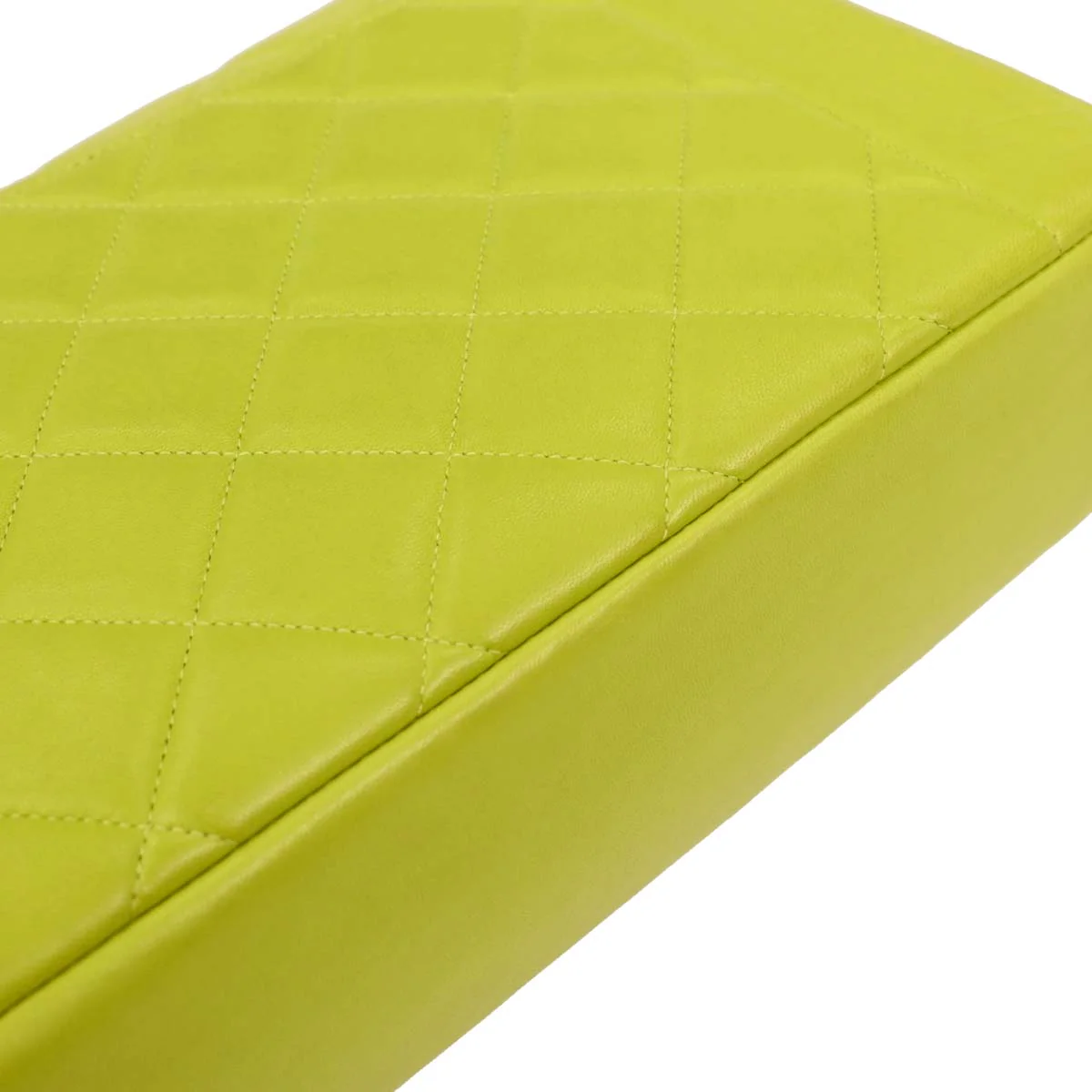 Chanel 1996-1997 Light Green Lambskin Medium Diana Shoulder Bag - Image 3
