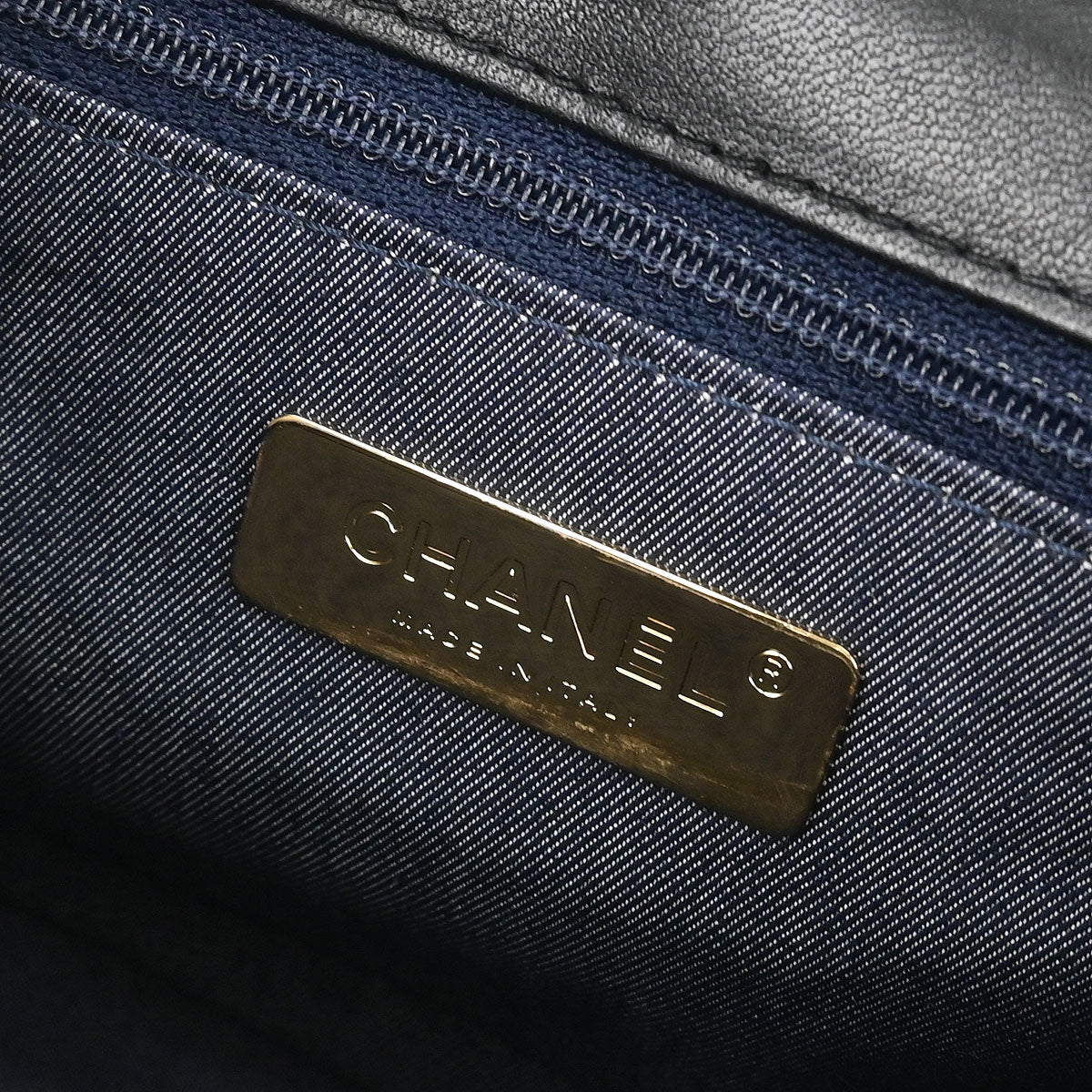Chanel 2019 Black Lambskin Shoulder Bag - Image 9