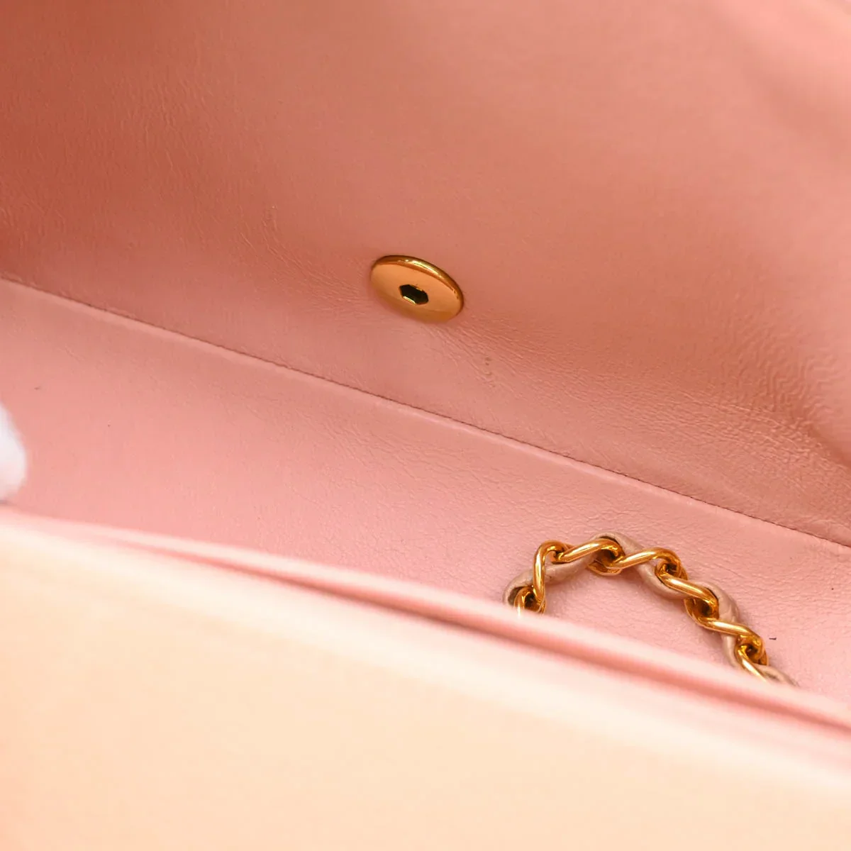 Chanel 1994-1996 Pink Caivar Medium Diana Shoulder Bag - Image 8