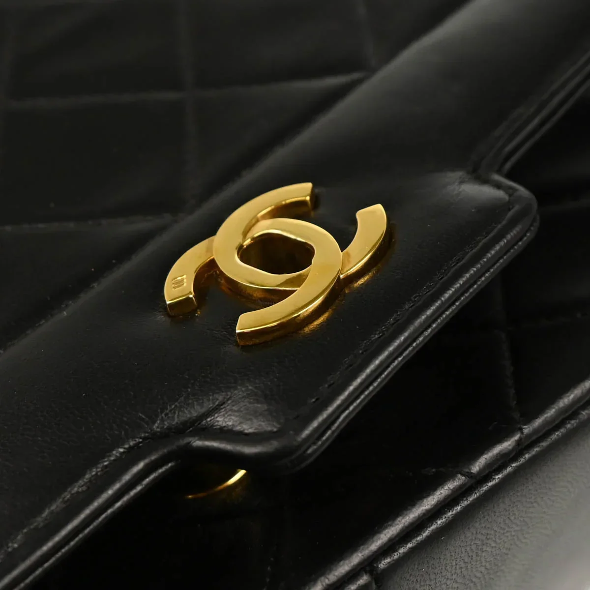Chanel 1989-1991 Black Lambskin Single Flap Shoulder Bag - Image 6
