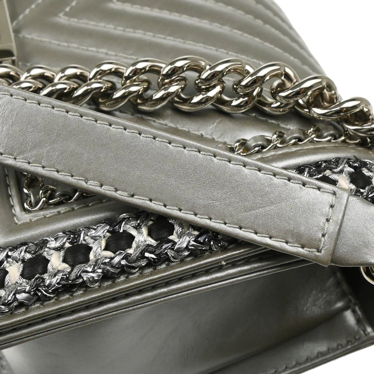 Boy Chanel 2017-2018 Silver Calfskin Medium Chevron Shoulder Bag - Image 7