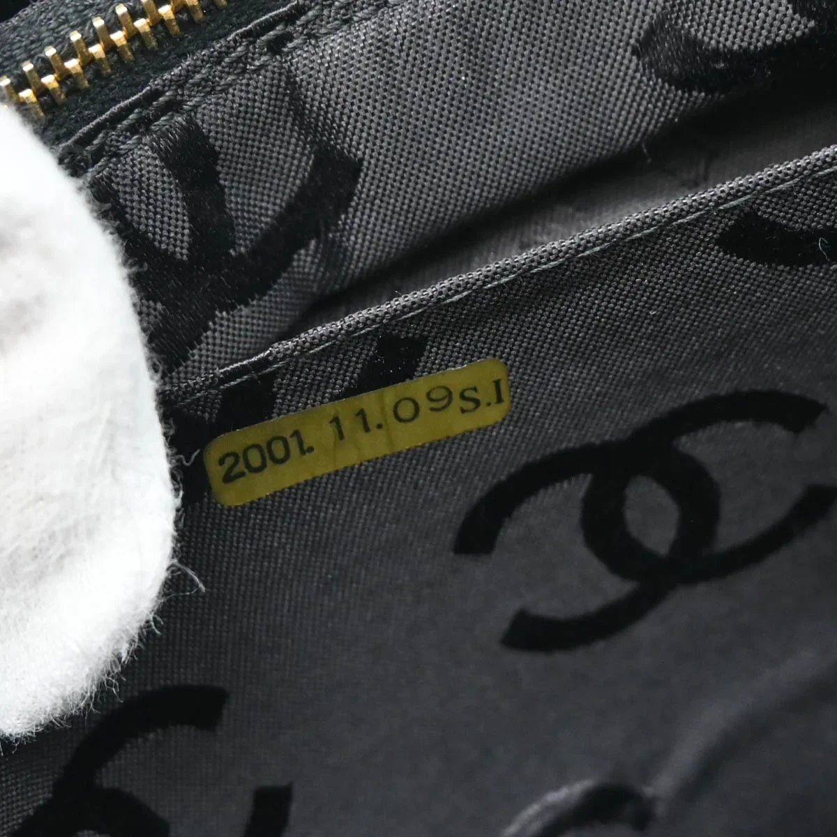 Chanel 2000-2001 Black Caviar Chevron Shoulder Bag - Image 10