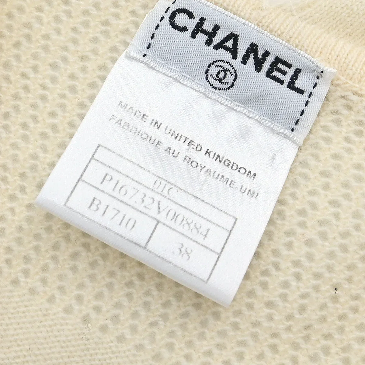 Chanel 2001 Short Sleeve Sweater Knit Top White #38 - Image 9