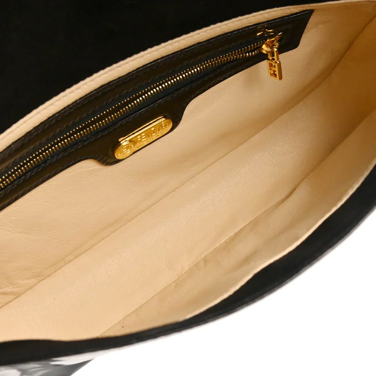 Fendi 2008 Black Patent Leather Baguette Handbag - Image 9