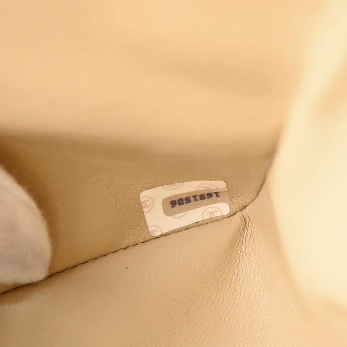 Chanel 1989-1991 Beige Lambskin Turnlock Small Full Flap Shoulder Bag - Image 11