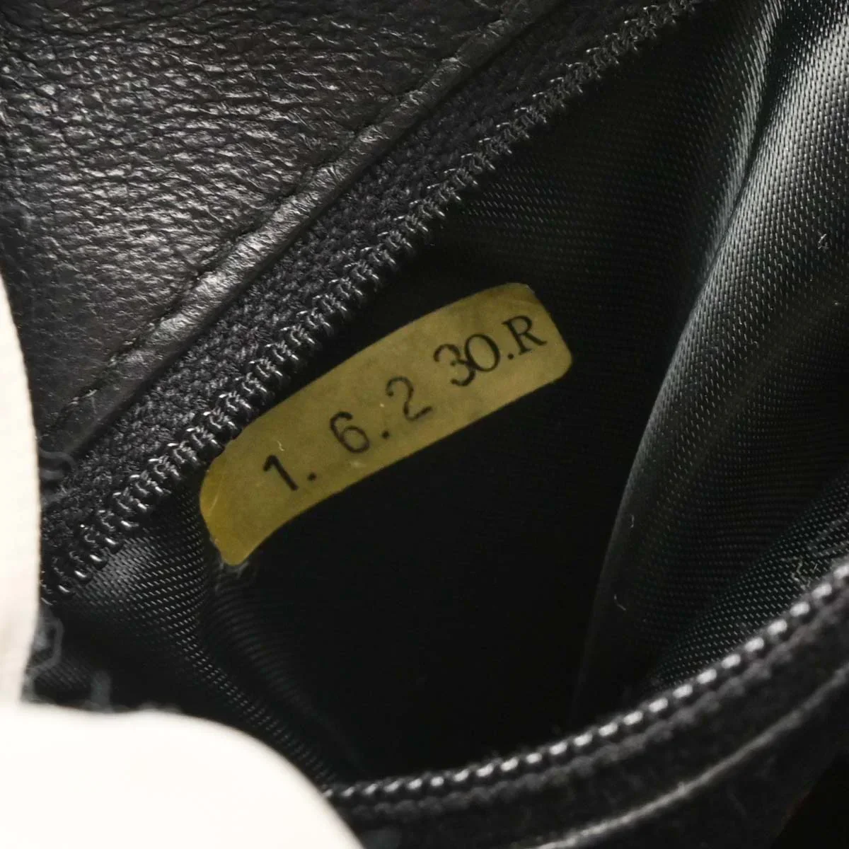 Chanel 1986-1988 Black Patent Leather Camera Bag - Image 9