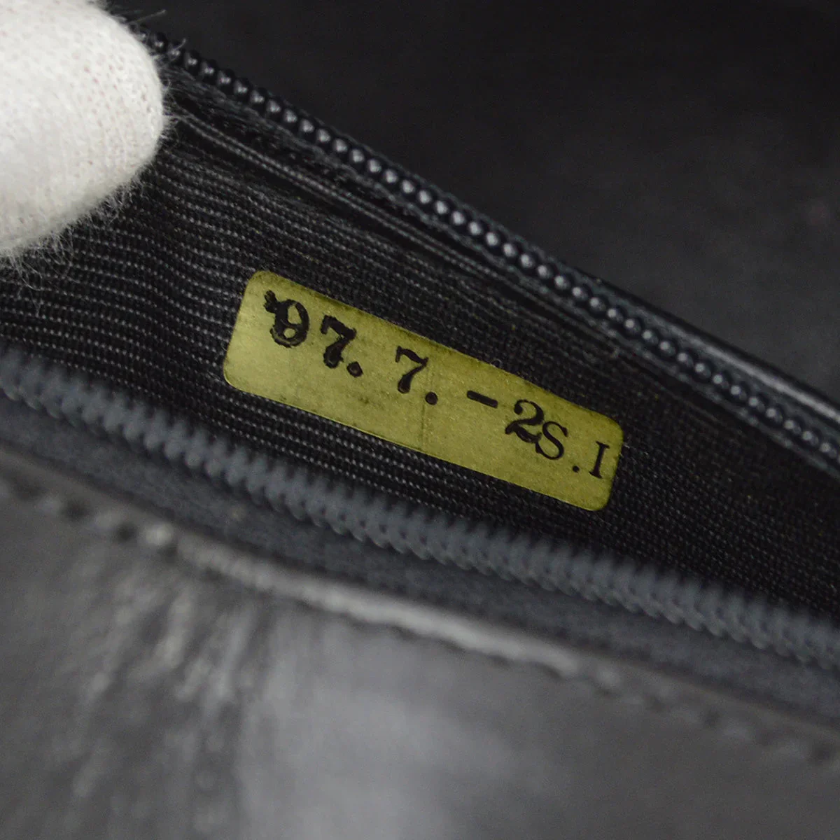 Chanel 1996-1997 Black Lambskin Small Diana Shoulder Bag - Image 9