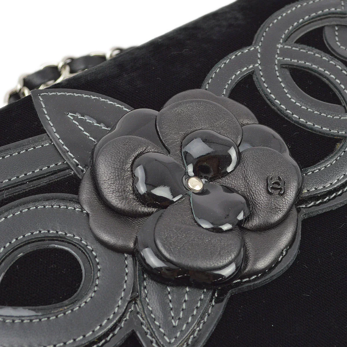 Chanel 2005-2006 Black Velvet Camelia Single Chain Shoulder Bag - Image 4