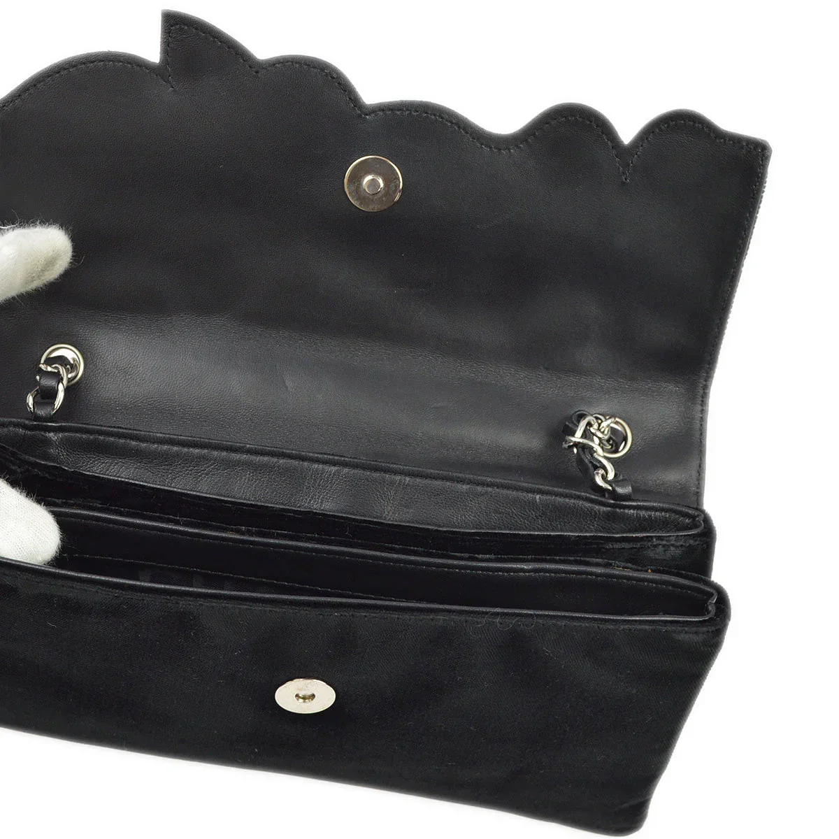 Chanel 2005-2006 Black Velvet Camelia Single Chain Shoulder Bag - Image 7