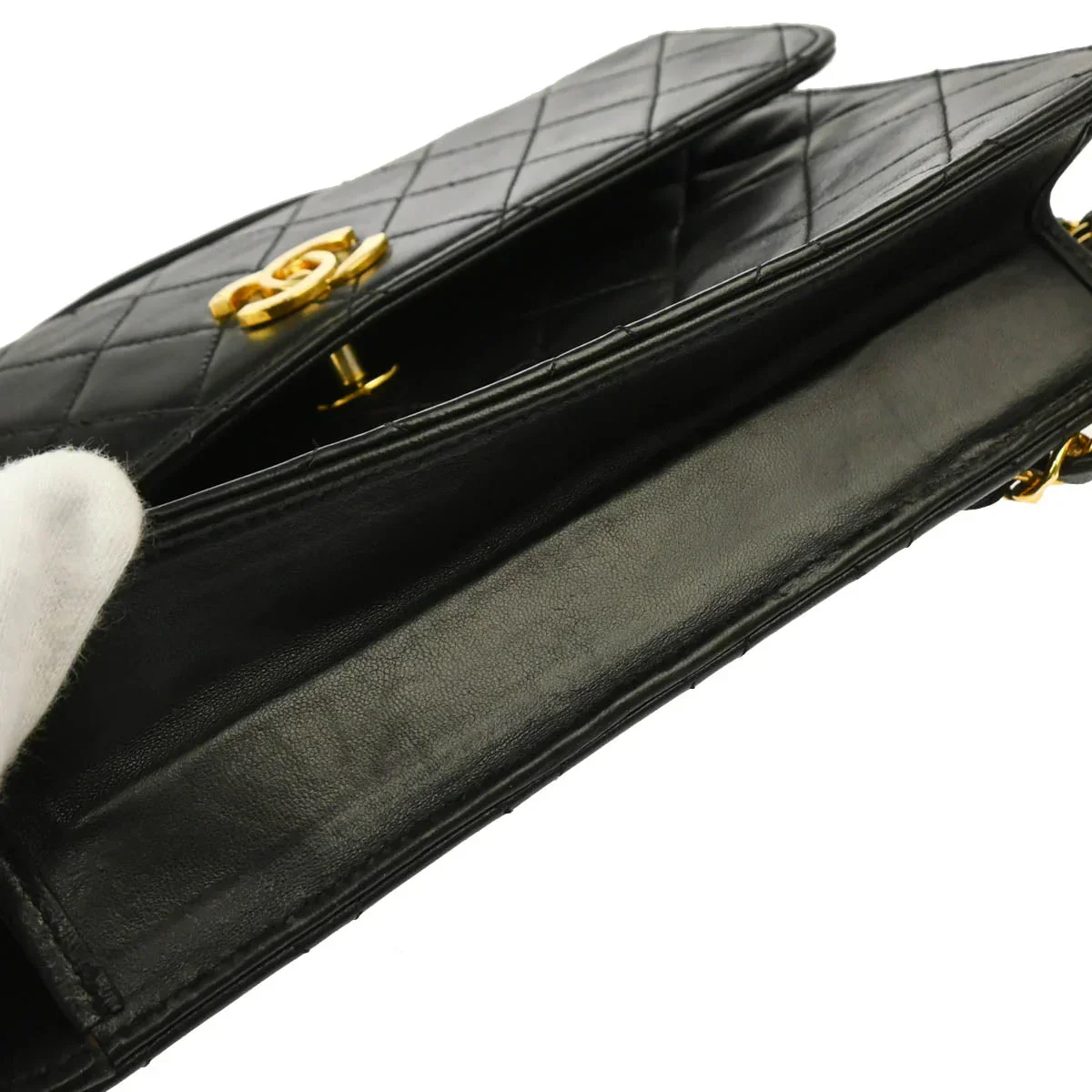 Chanel 1986-1988 Black Lambskin SingleTurnlock Shoulder Bag - Image 5