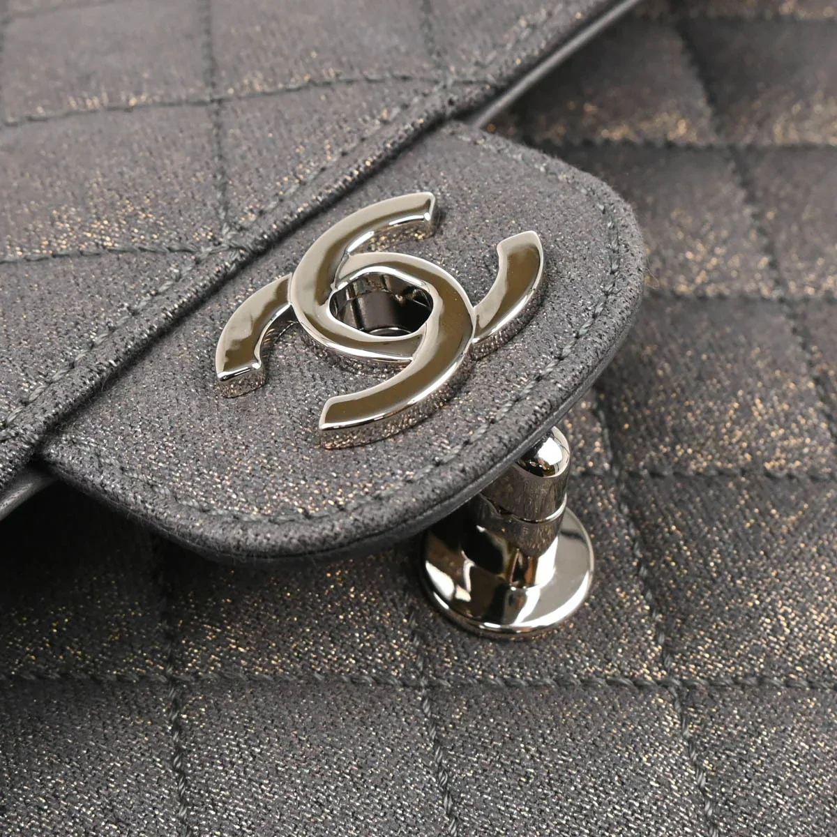 Chanel 2005-2006 Metallic Gray Cotton Medium Classic Double Flap Shoulder Bag - Image 5