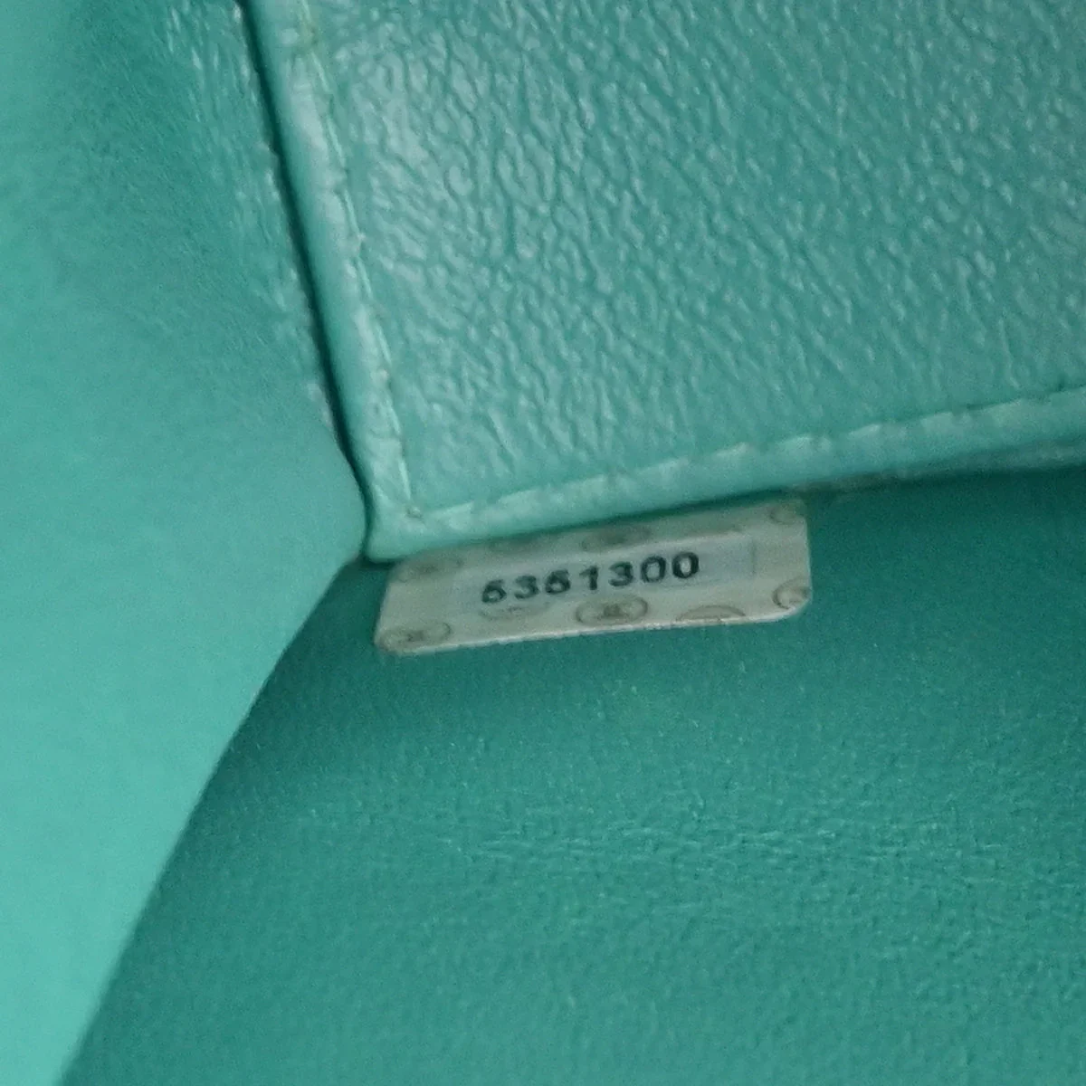 Chanel 1997-1999 Turquoise Caviar Single Flap Shoulder Bag - Image 9