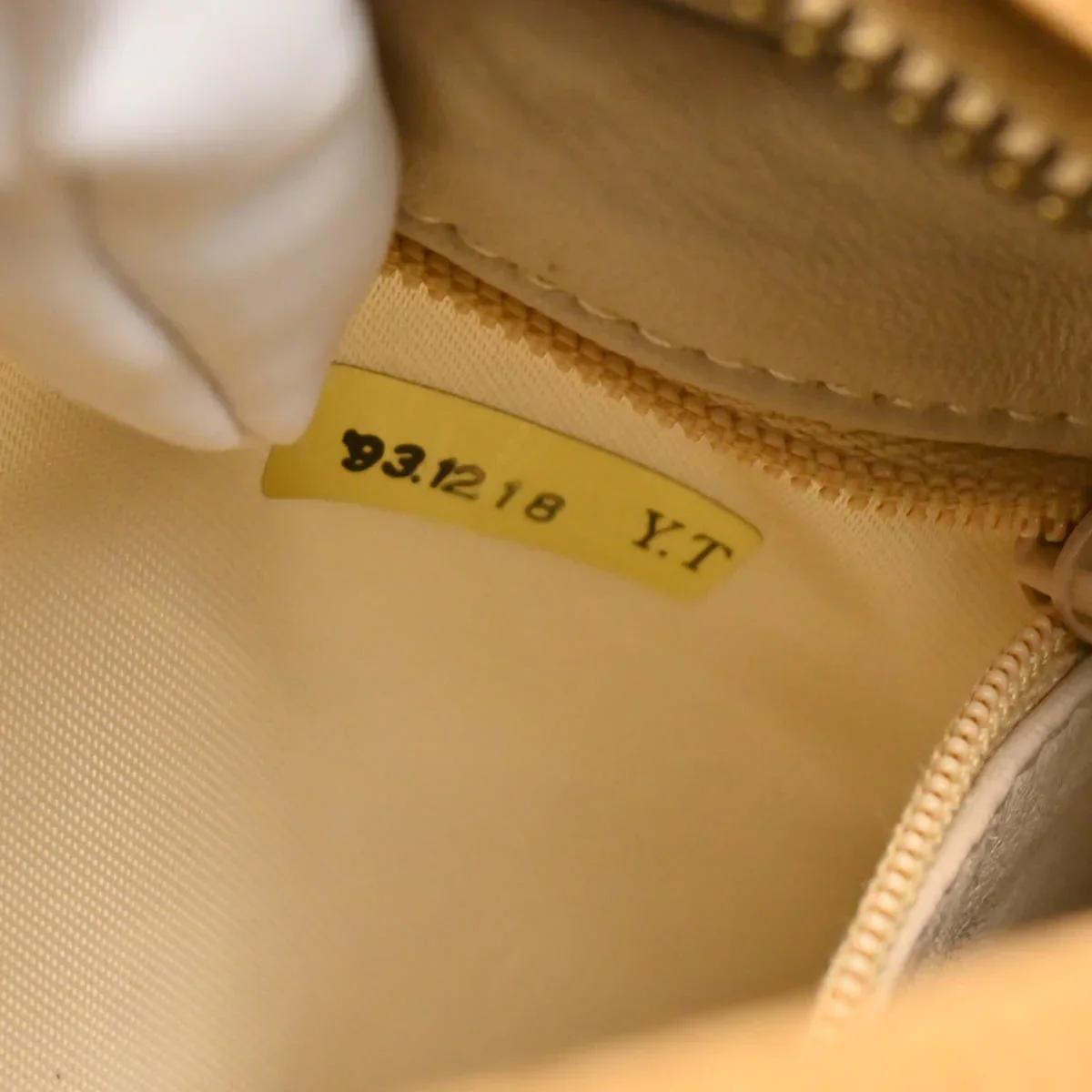 Chanel 1991-1994 Beige Caviar Chevron Camera Bag Mini - Image 10