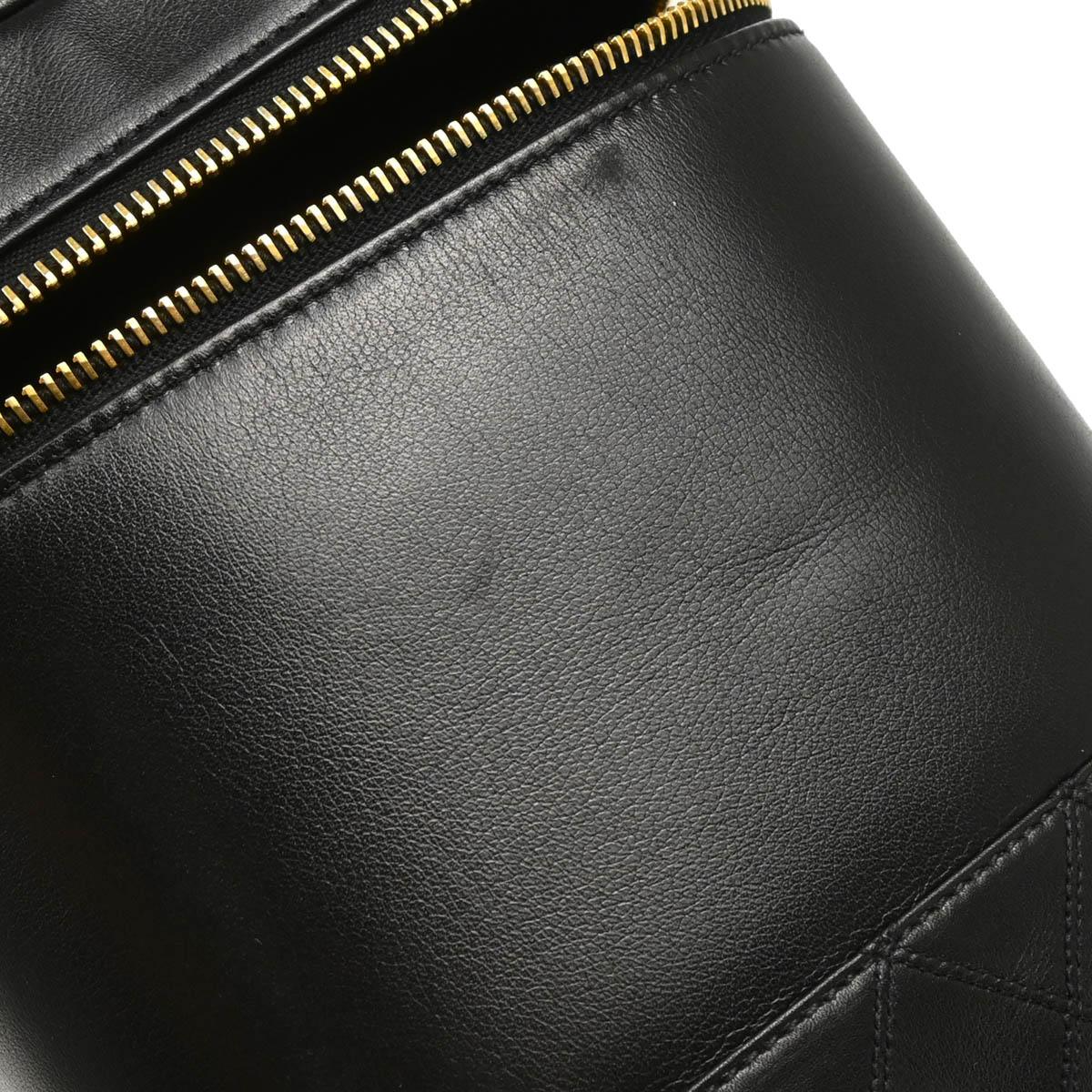 Chanel 1996-1997 Black Lambskin Vanity Handbag - Image 6