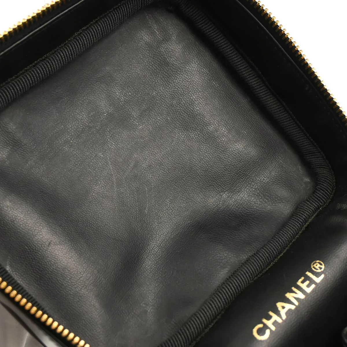 Chanel 1996-1997 Black Lambskin Vanity Handbag - Image 8