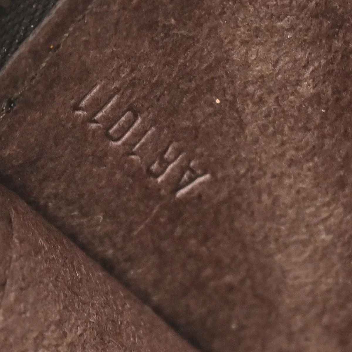 Louis Vuitton 2001 Brown Epi Pochette Accessoires 24 Handbag M5294D - Image 7