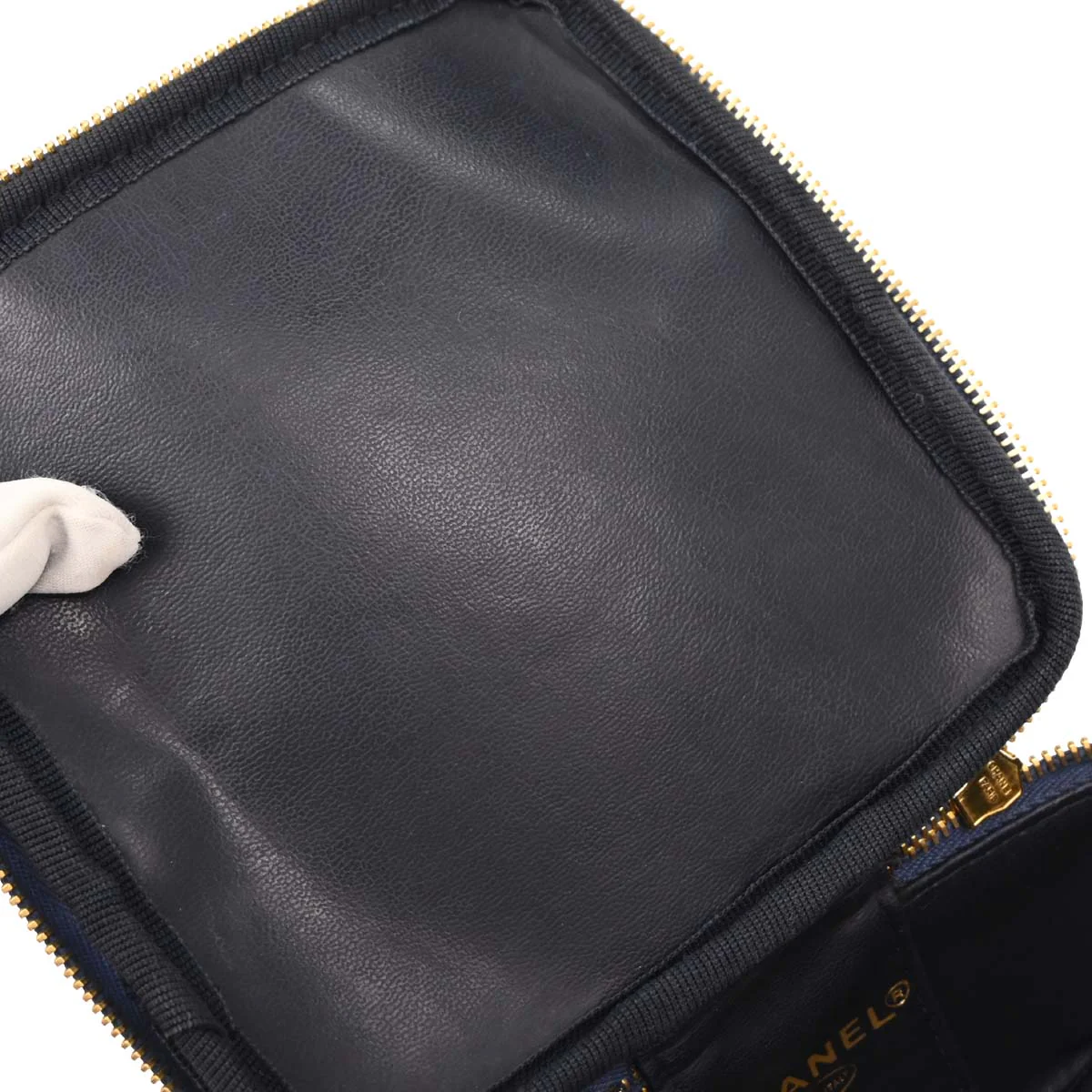 Chanel 1996-1997 Blue Denim Vanity Handbag - Image 7