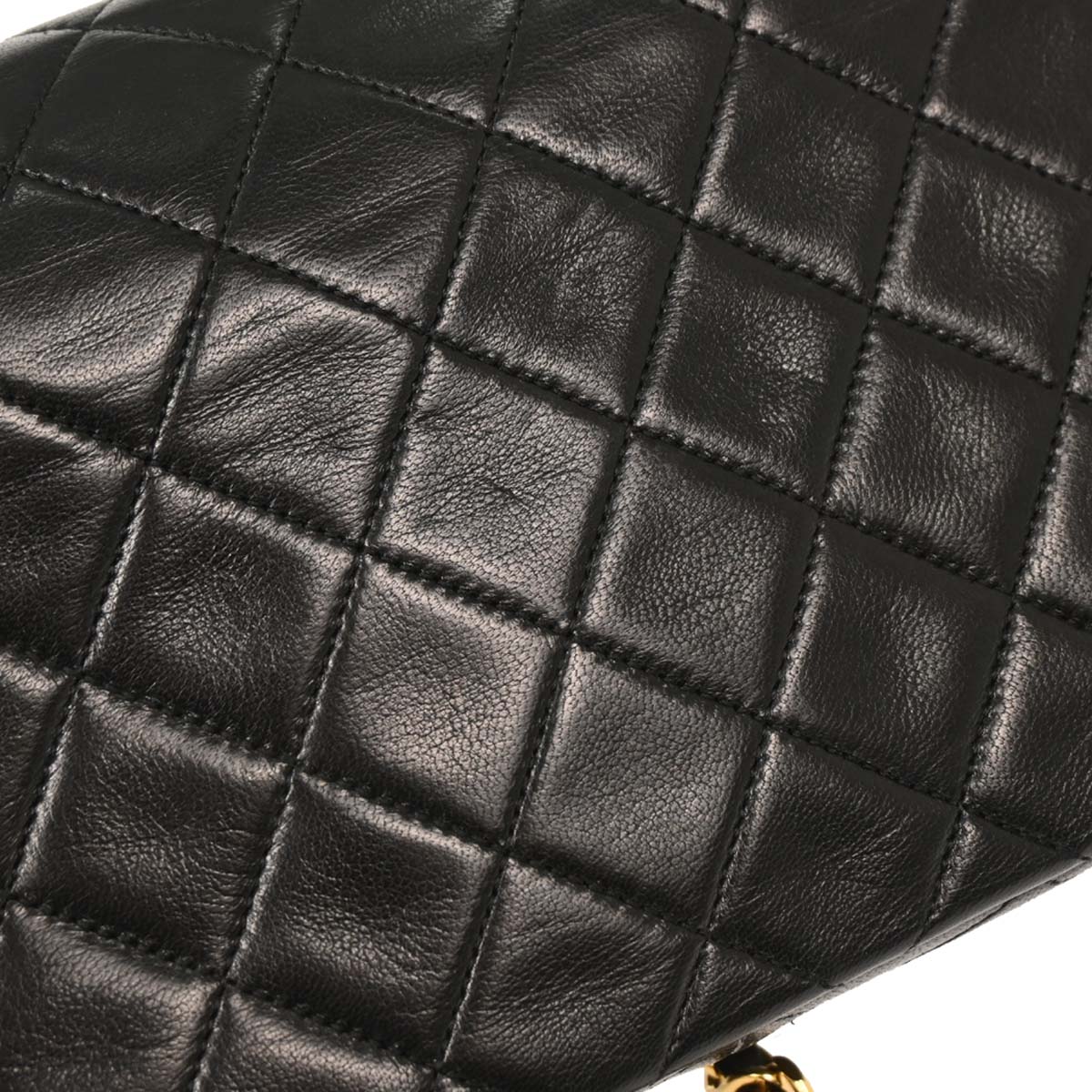 Chanel 1989-1991 Black Lambskin Turnlock Small Full Flap Shoulder Bag - Image 3