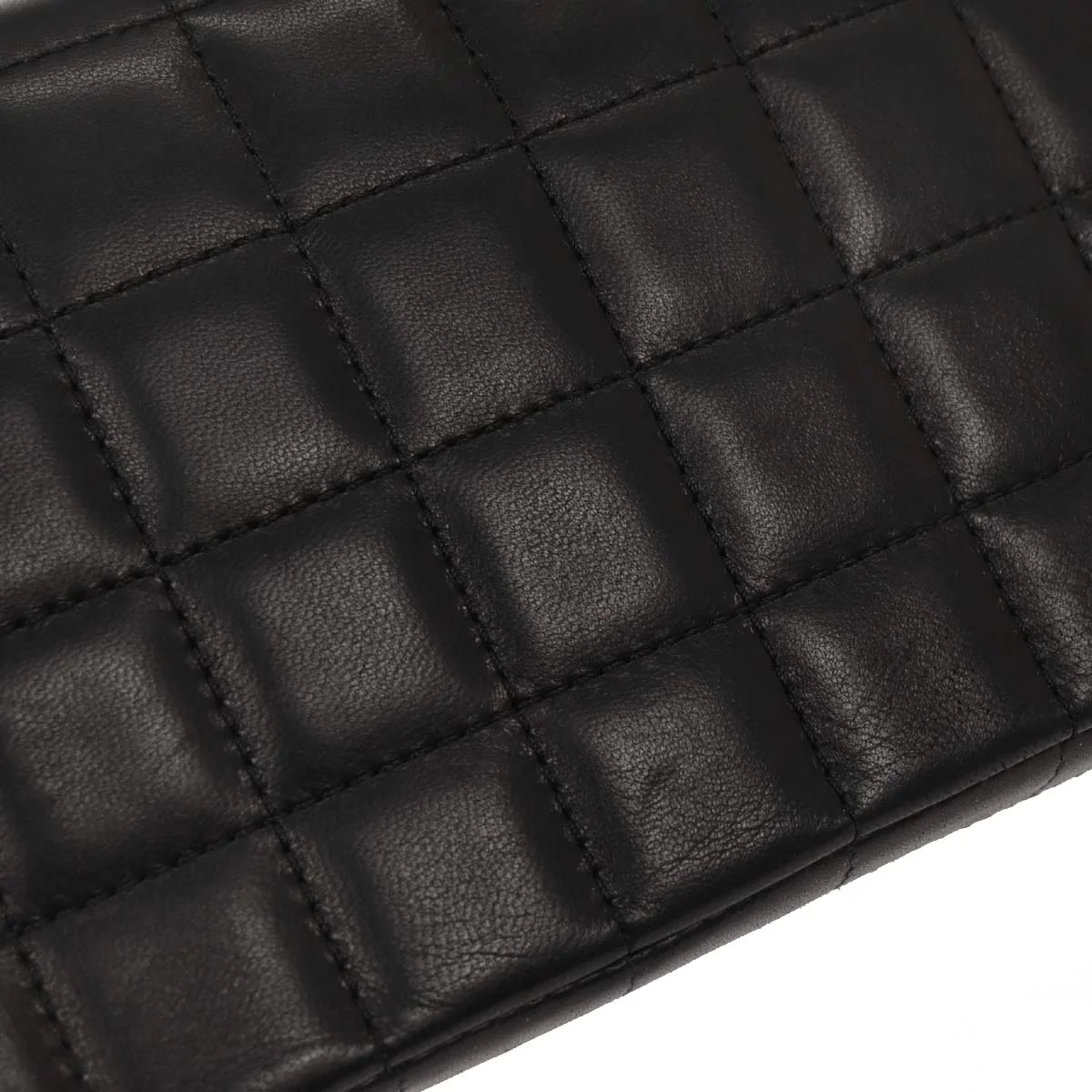 Chanel Black Lambskin East West Choco Bar Shoulder Bag - Image 3