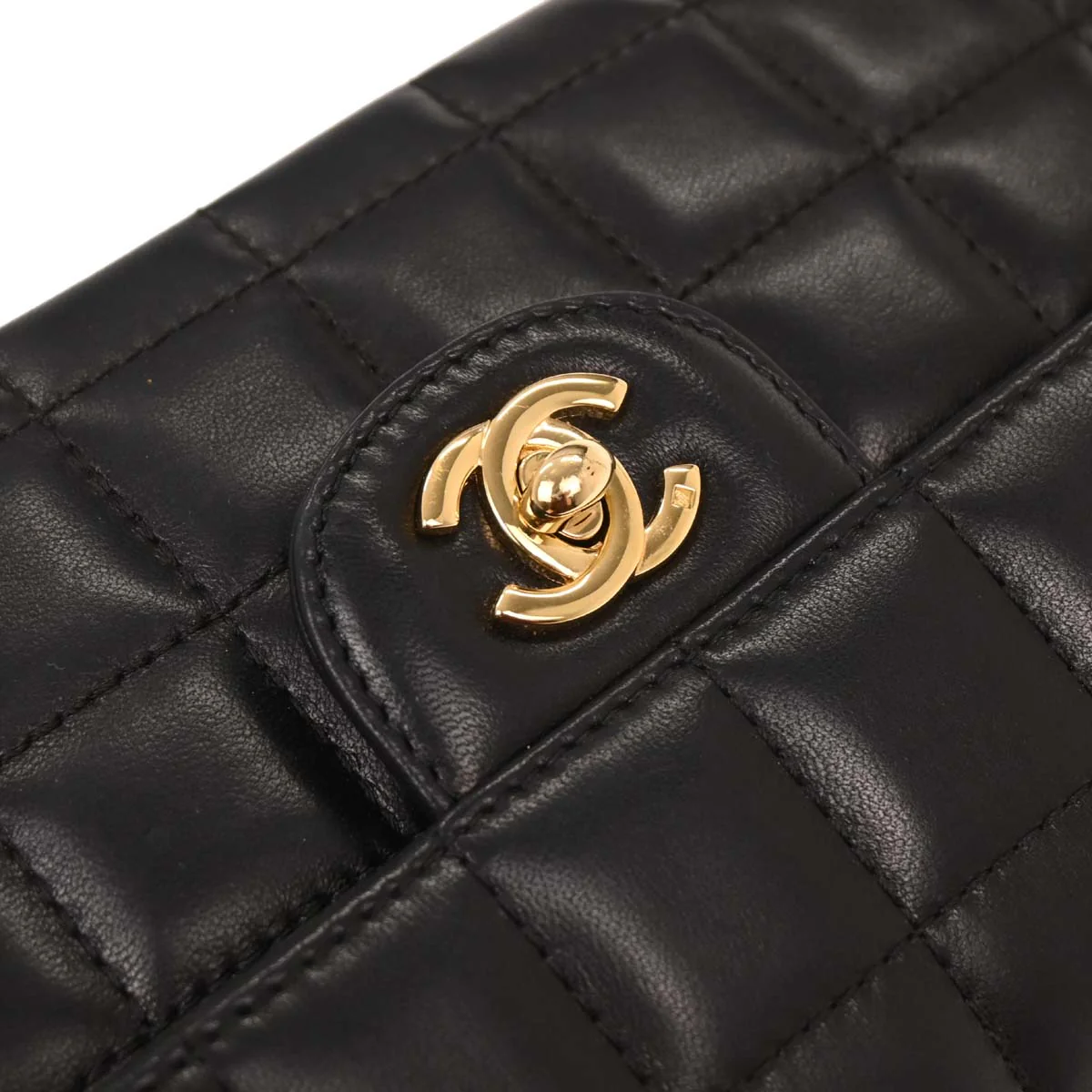 Chanel Black Lambskin East West Choco Bar Shoulder Bag - Image 5