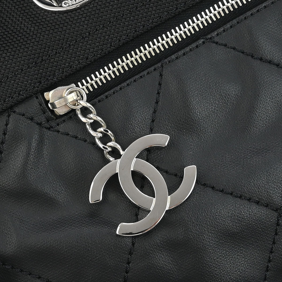 Chanel 2006-2008 Black Leather Paris-Biarritz GM Tote Handbag - Image 4