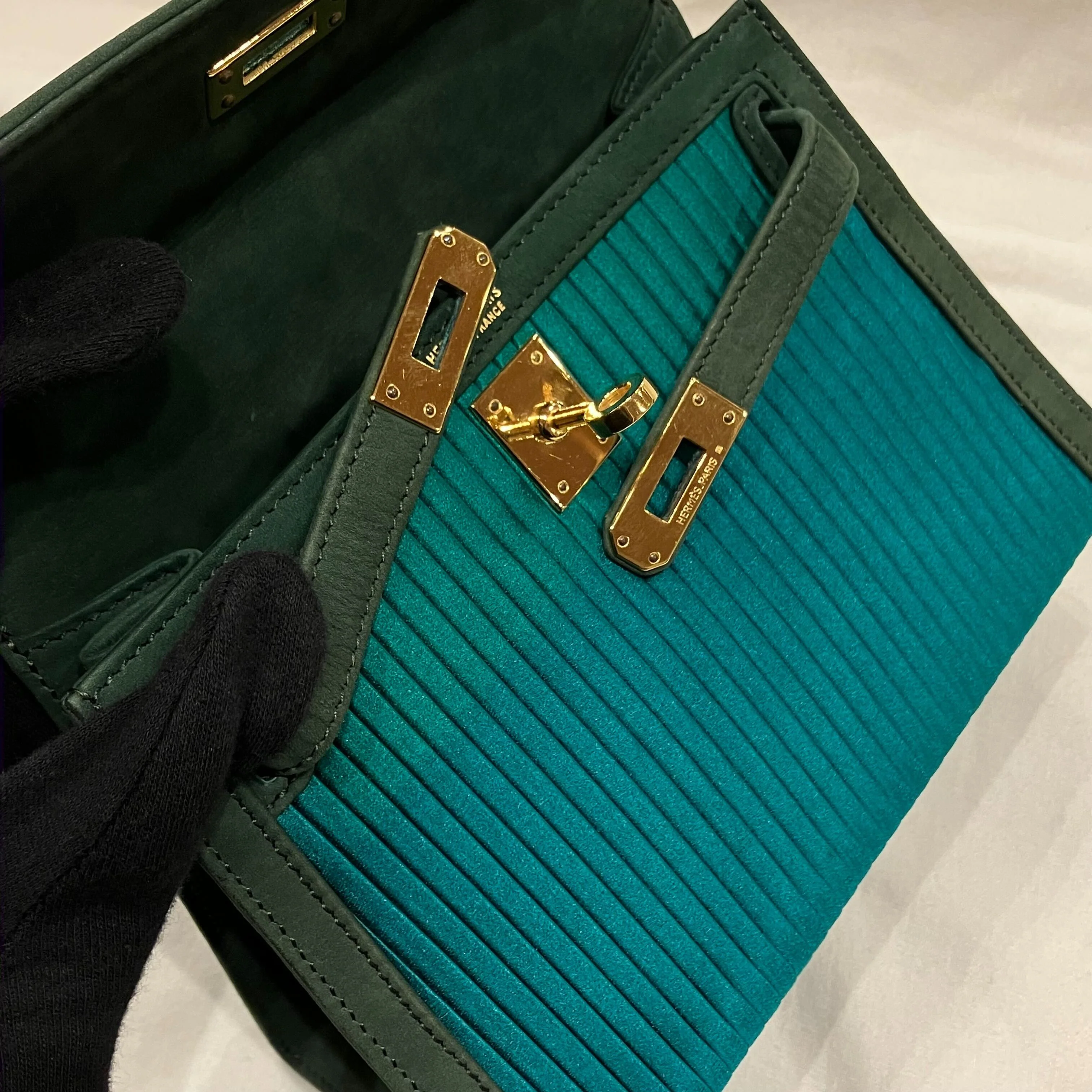 HERMES * 1990 Mini Kelly 20 SELLIER Green Pleated Satin - Image 11