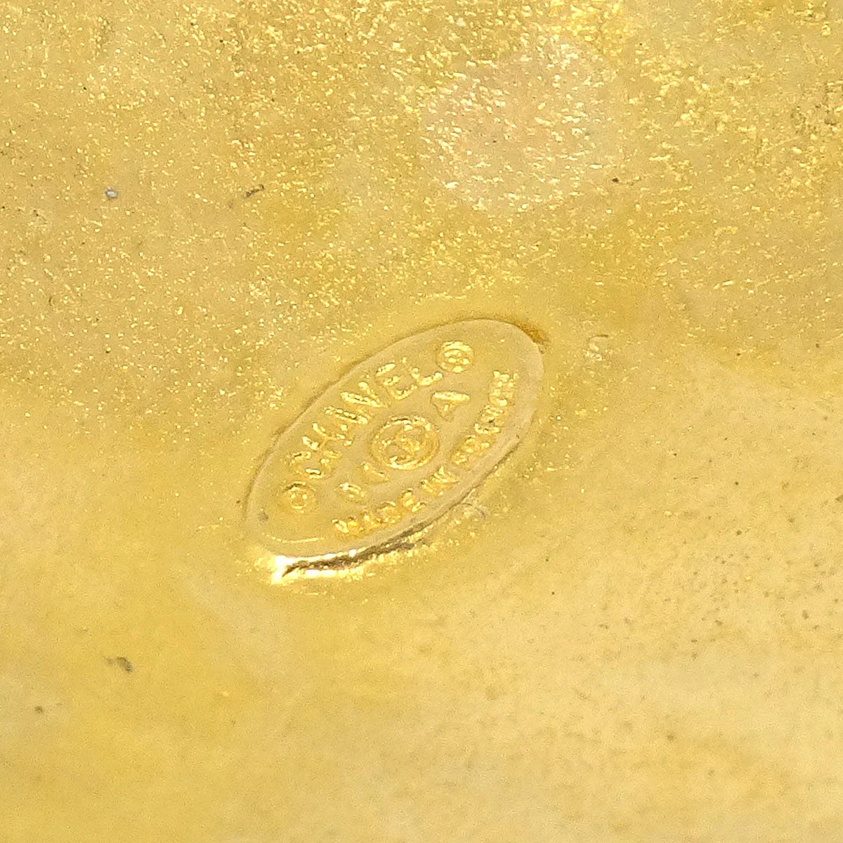 Chanel 1994 Filigree Brooch Pin Gold - Image 4